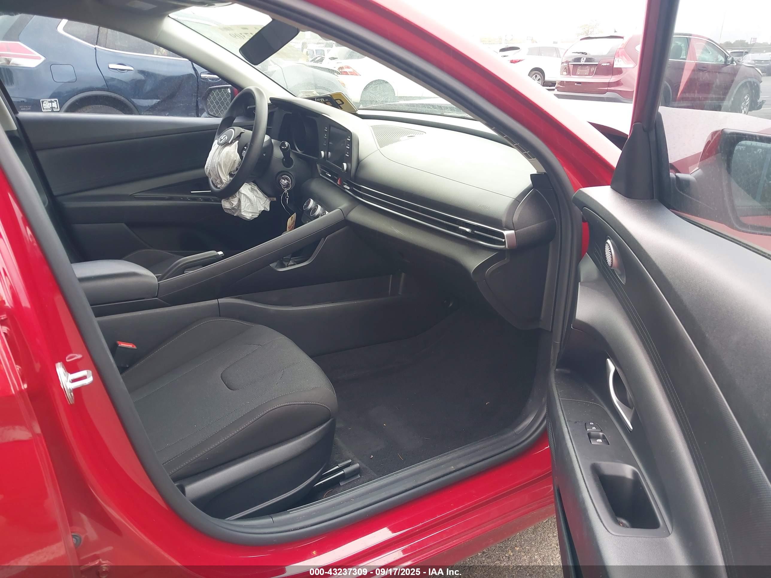 HYUNDAI ELANTRA image 5