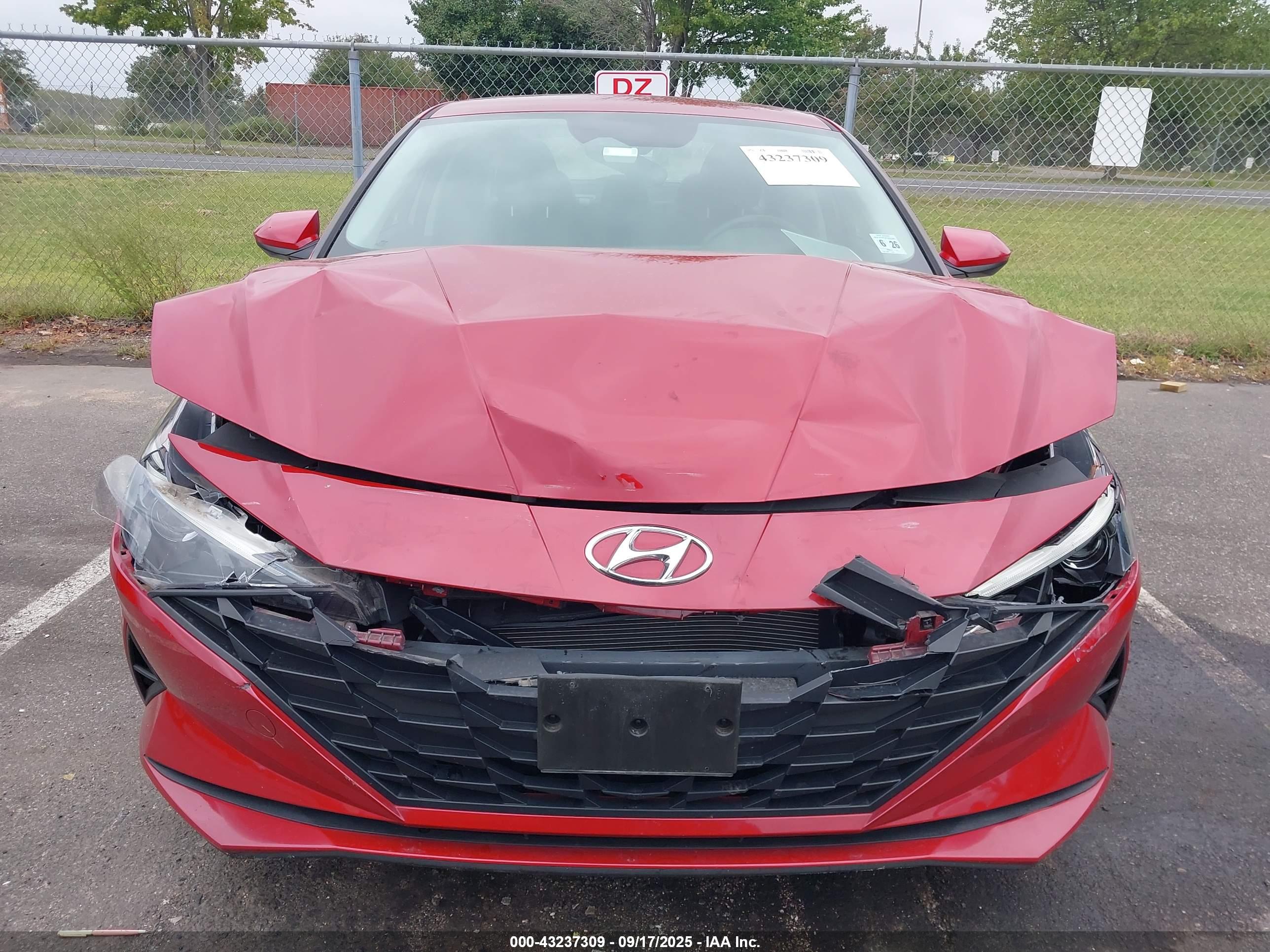 HYUNDAI ELANTRA image 6