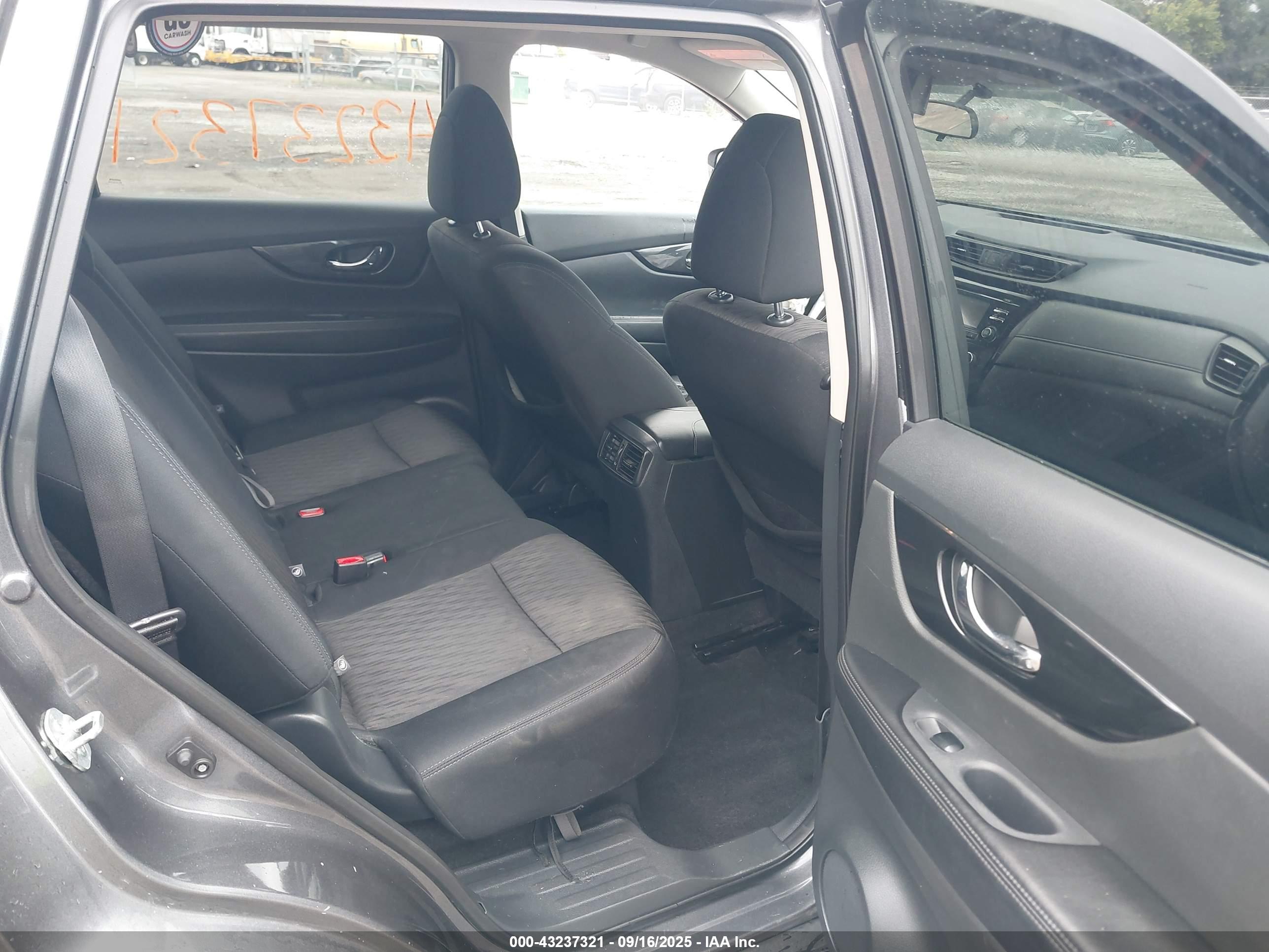 NISSAN ROGUE image 8