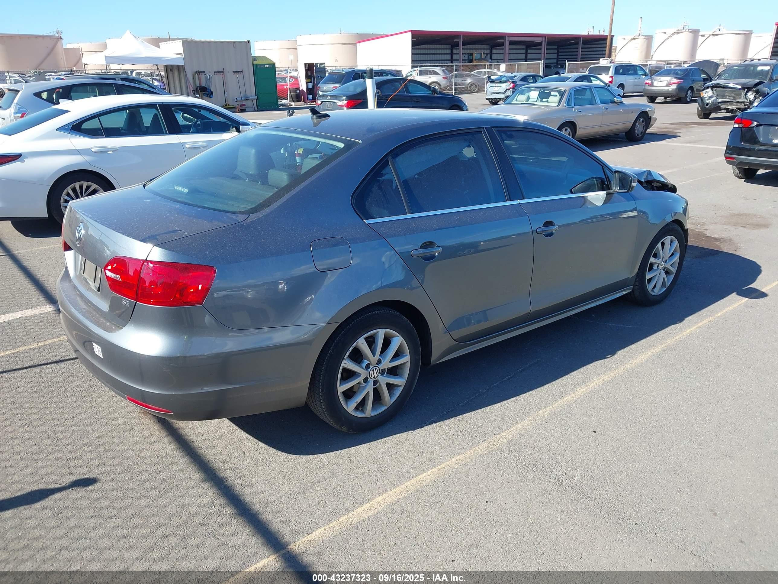 VOLKSWAGEN JETTA image 4