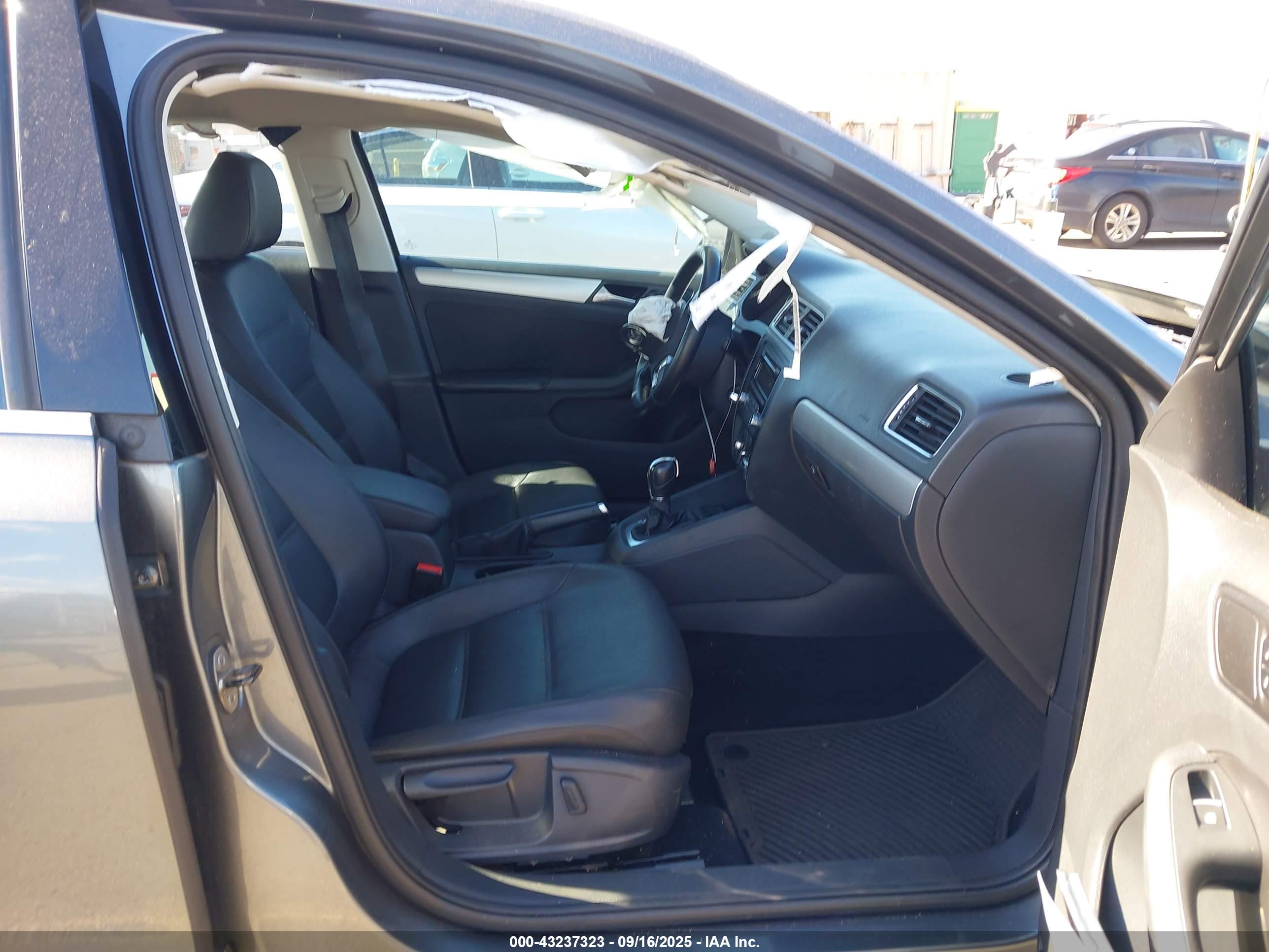 VOLKSWAGEN JETTA image 5