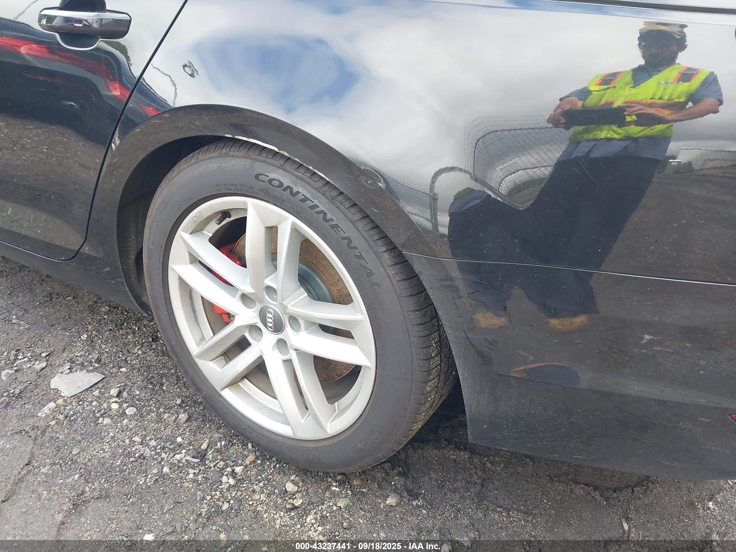 AUDI A4 image 6