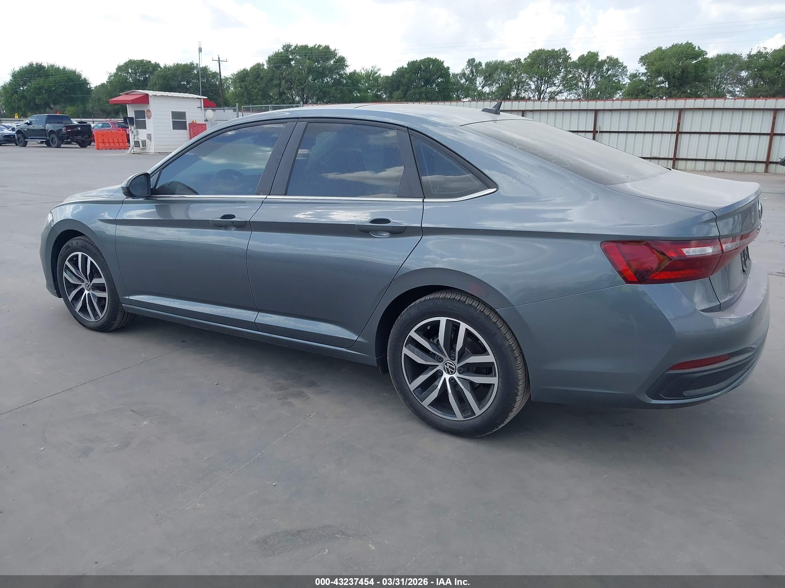 VOLKSWAGEN JETTA image 3