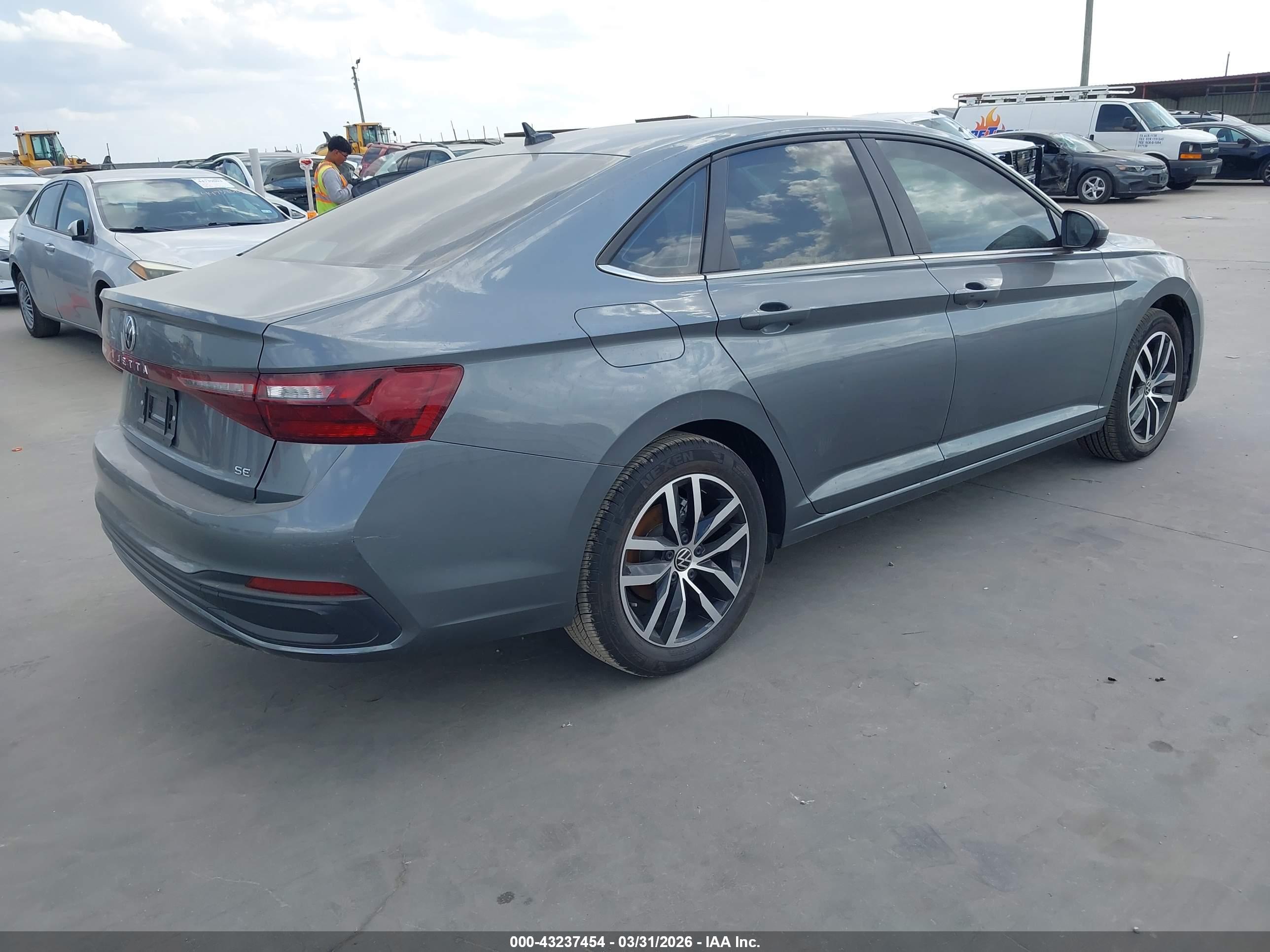 VOLKSWAGEN JETTA image 4