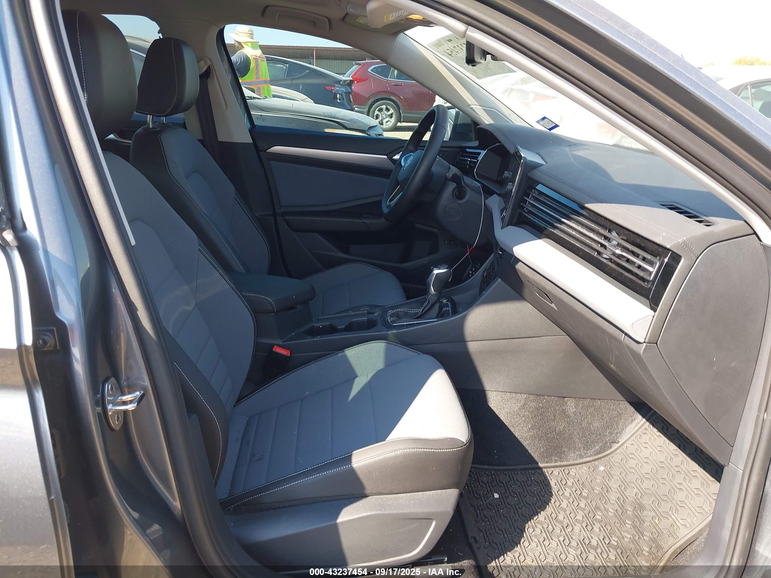 VOLKSWAGEN JETTA image 5