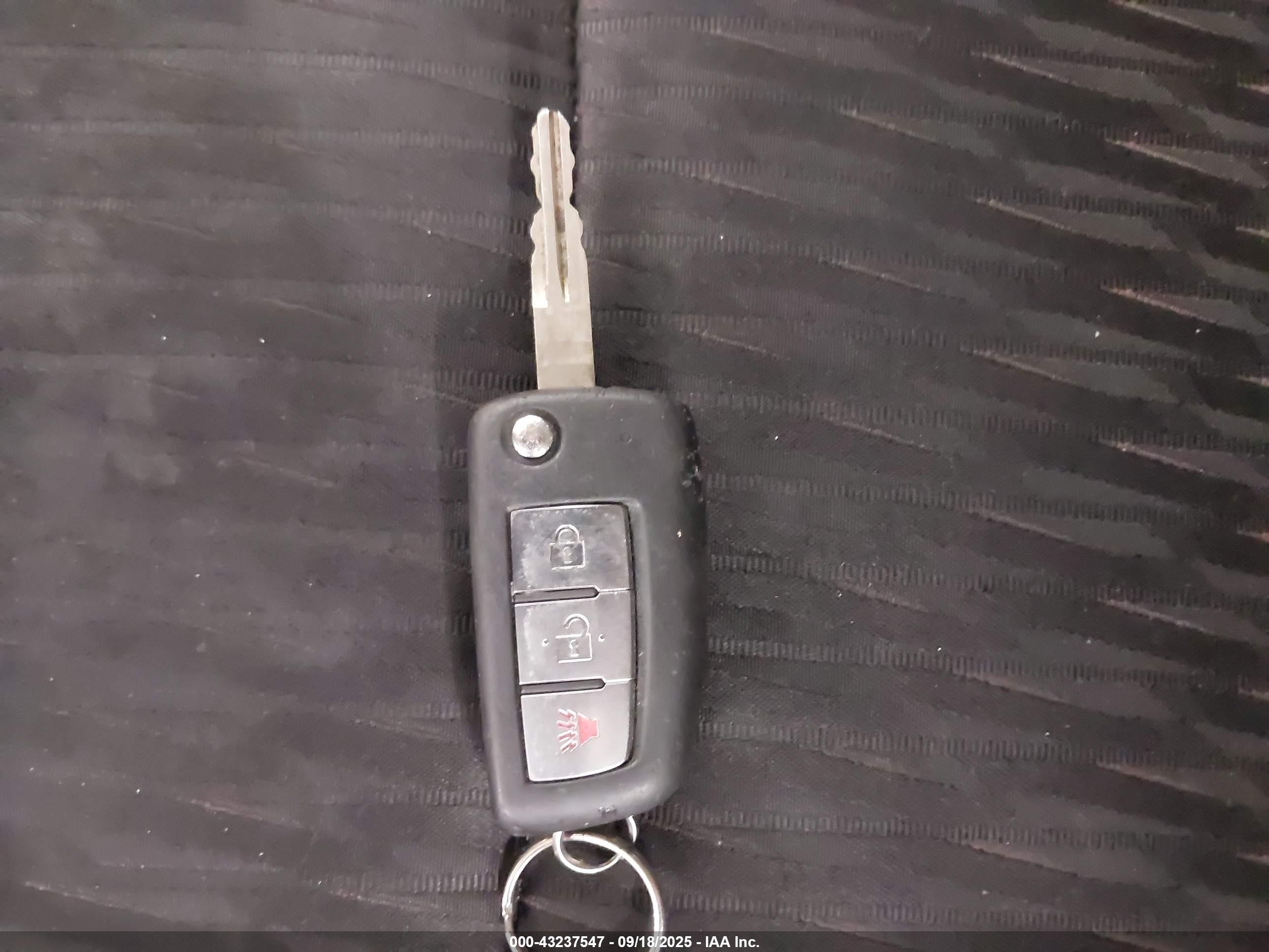NISSAN ROGUE image 11