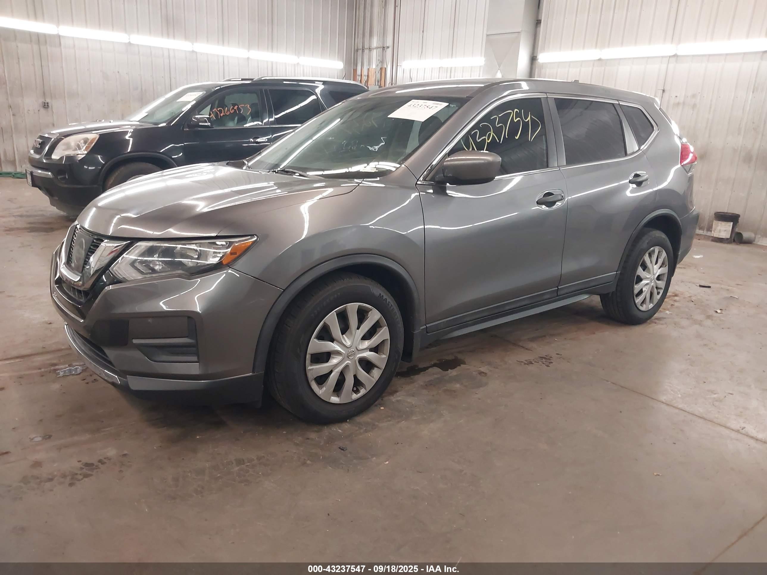 NISSAN ROGUE image 2