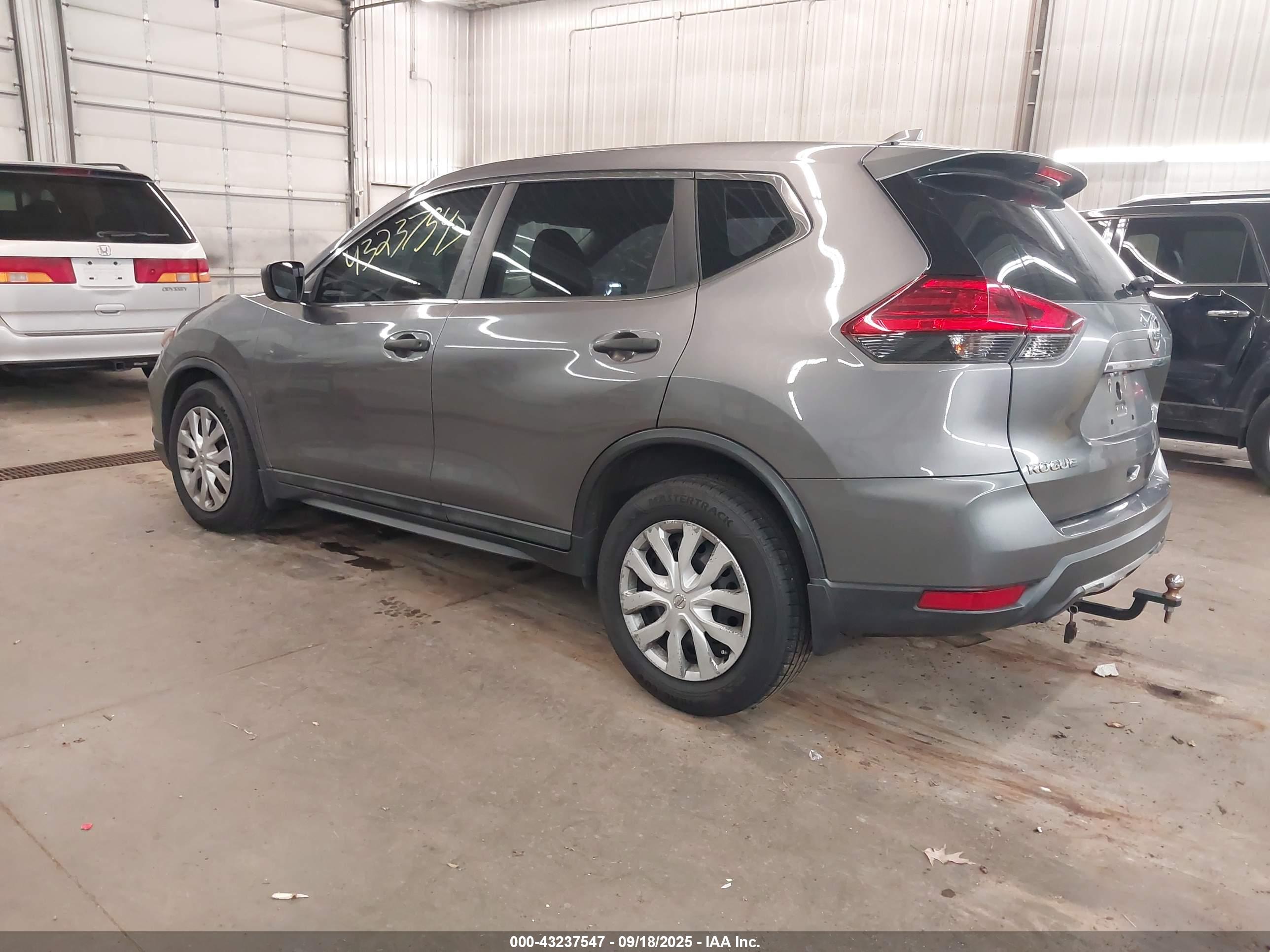 NISSAN ROGUE image 3
