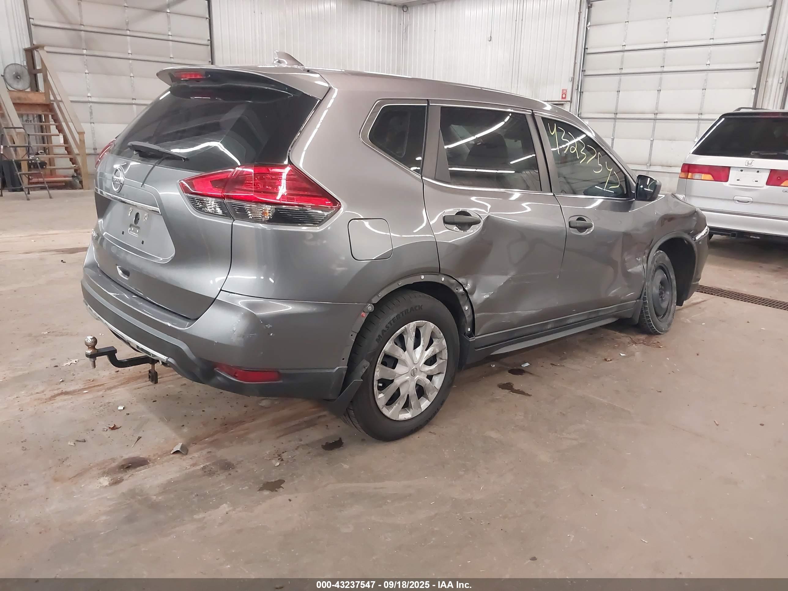 NISSAN ROGUE image 4