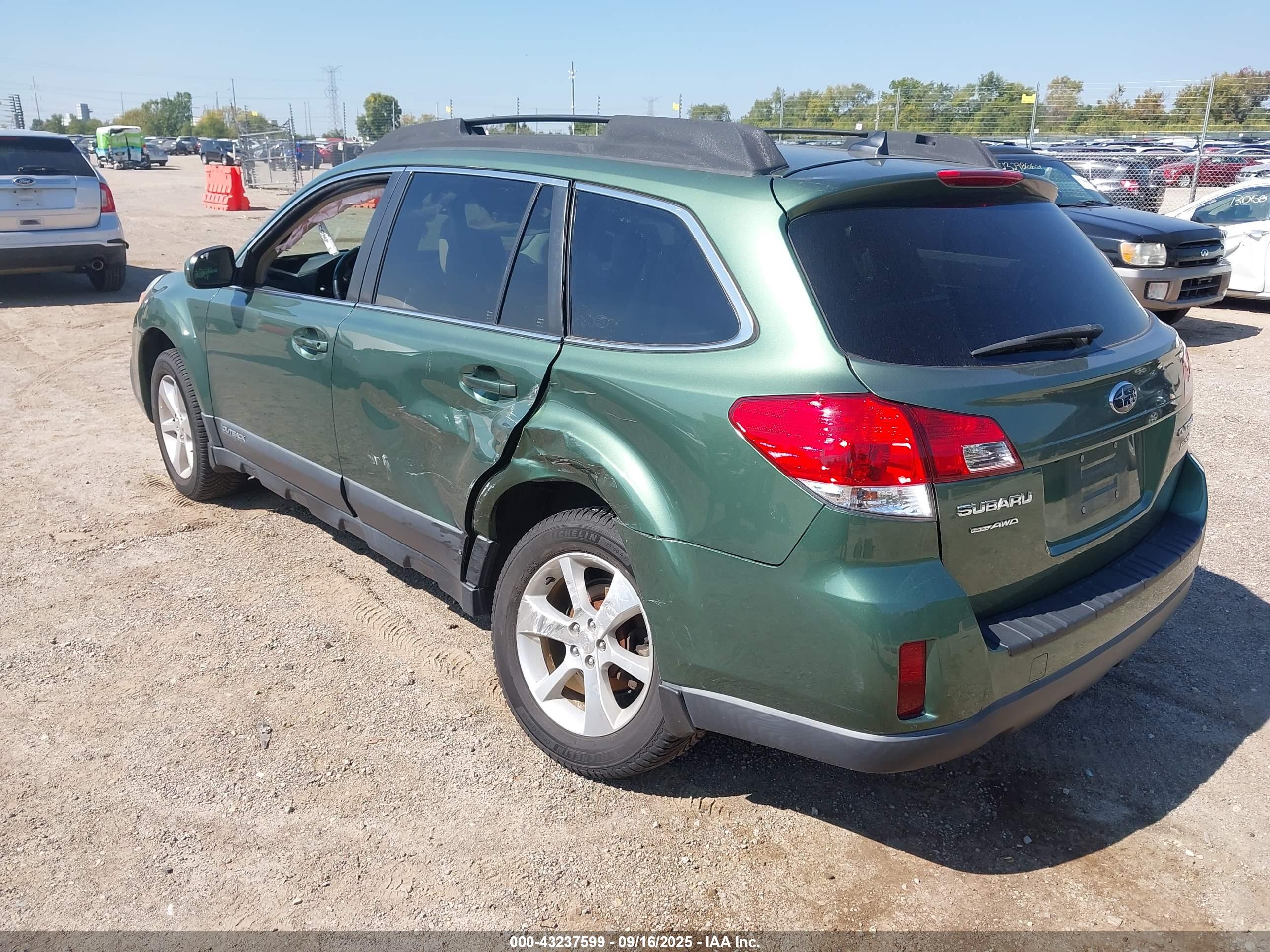 SUBARU OUTBACK image 3