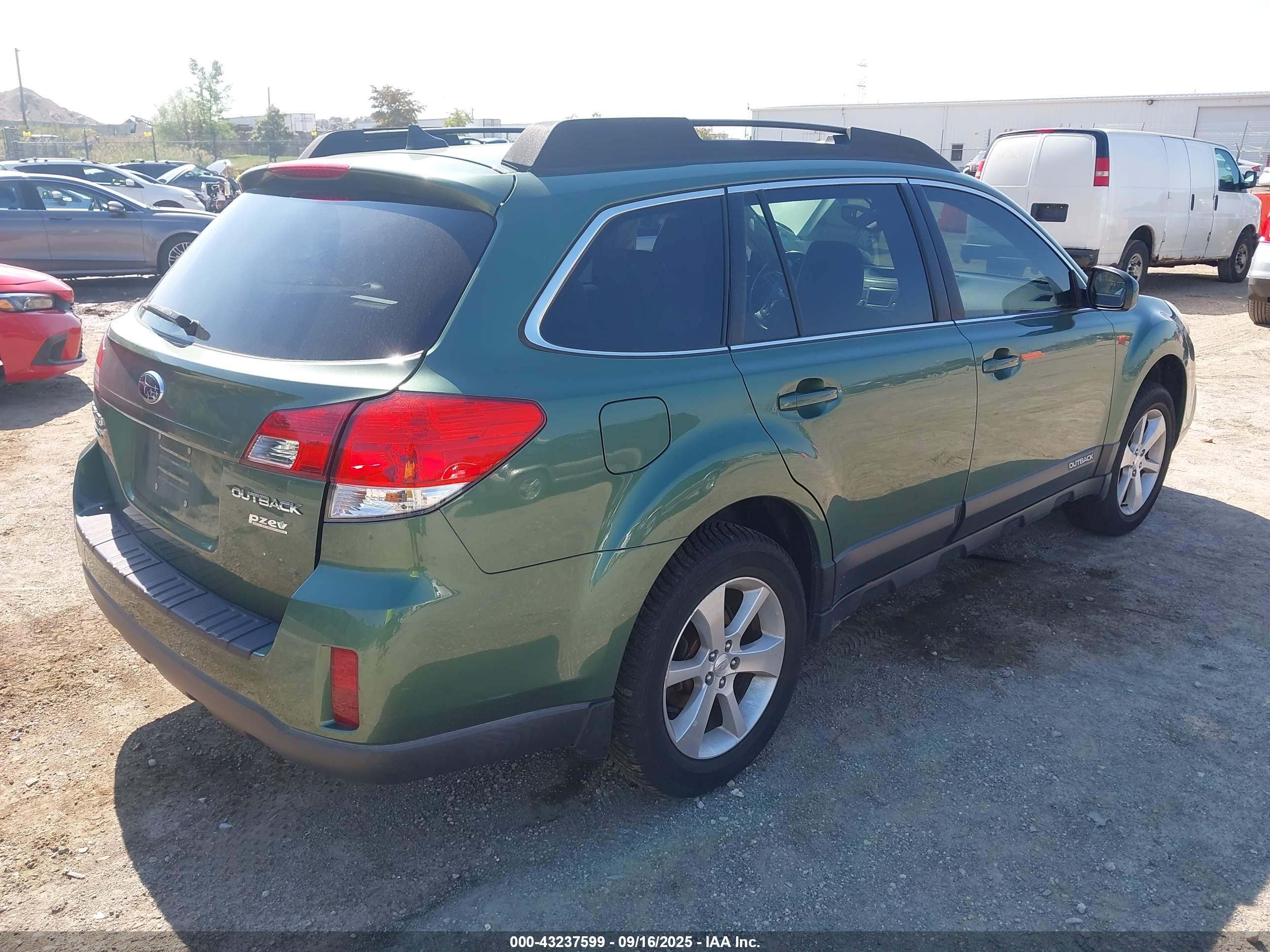 SUBARU OUTBACK image 4