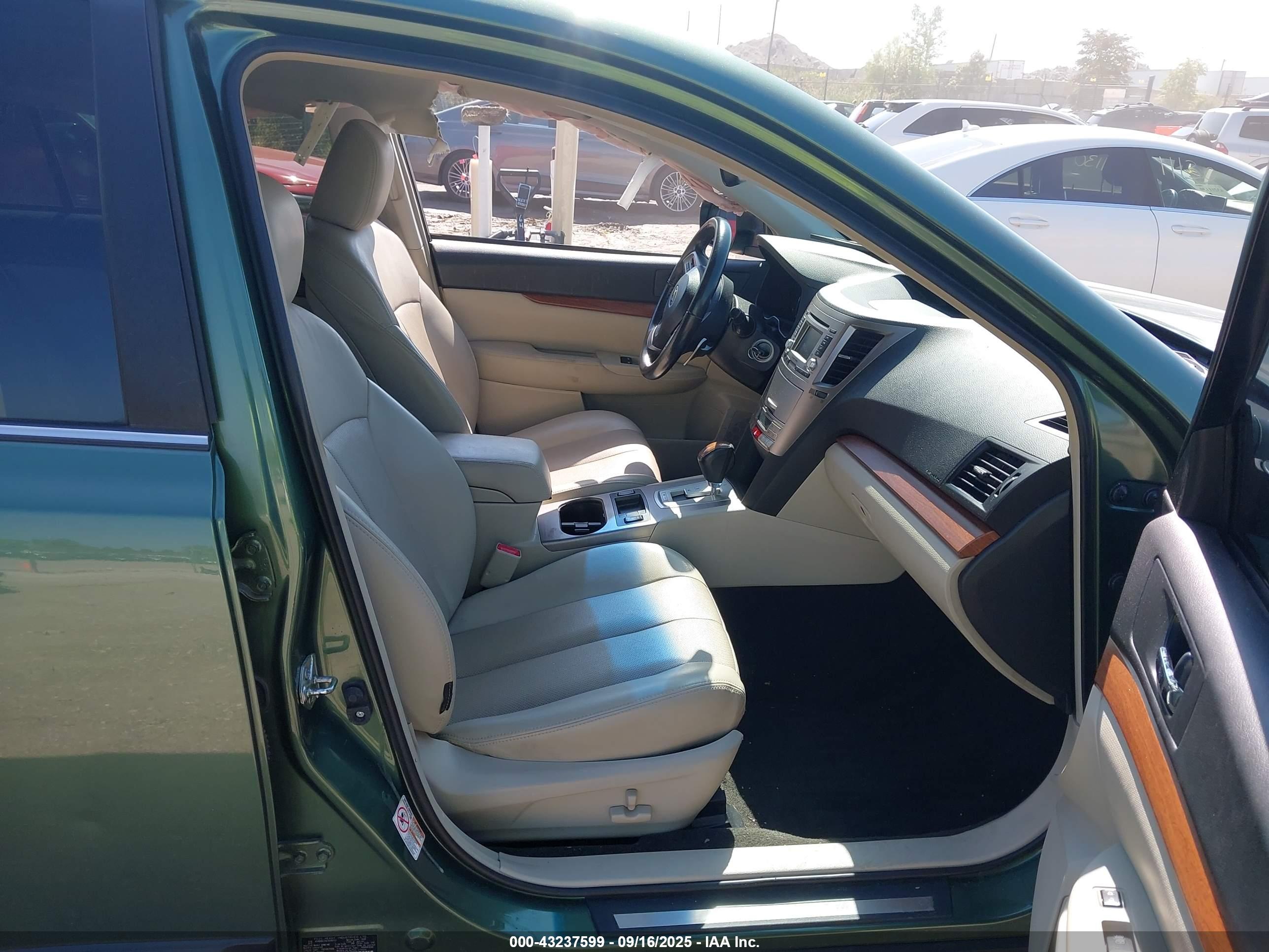 SUBARU OUTBACK image 5