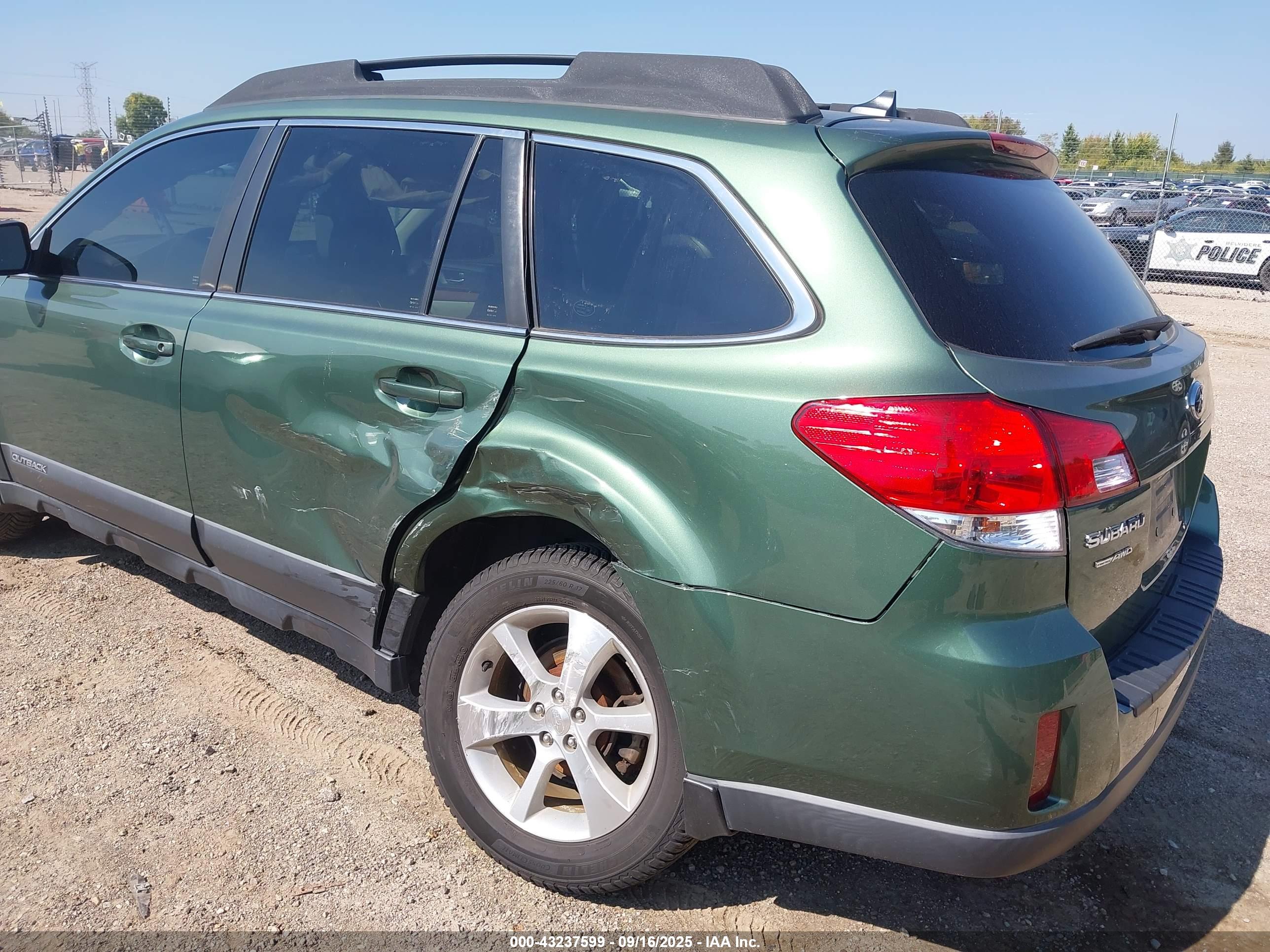 SUBARU OUTBACK image 6