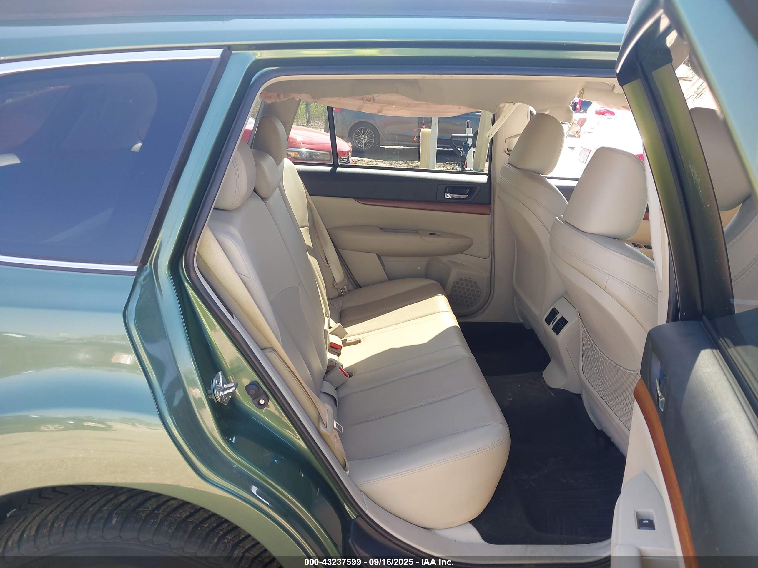 SUBARU OUTBACK image 8