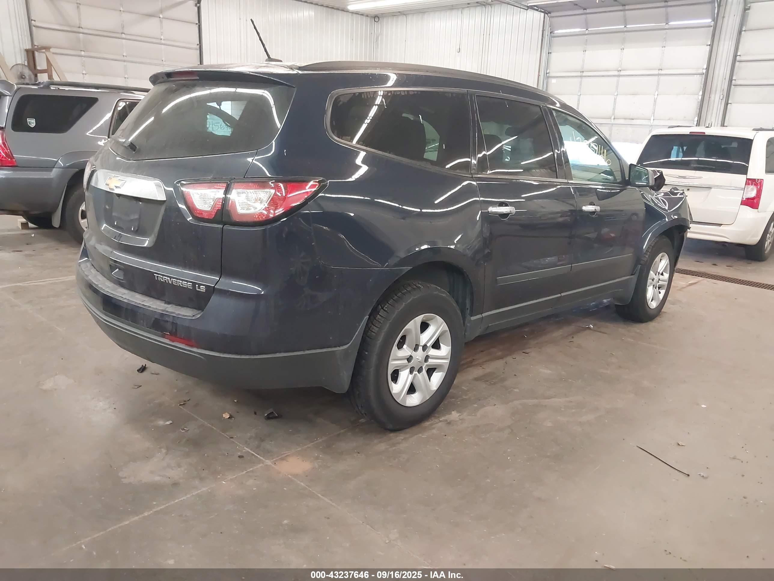 CHEVROLET TRAVERSE image 4