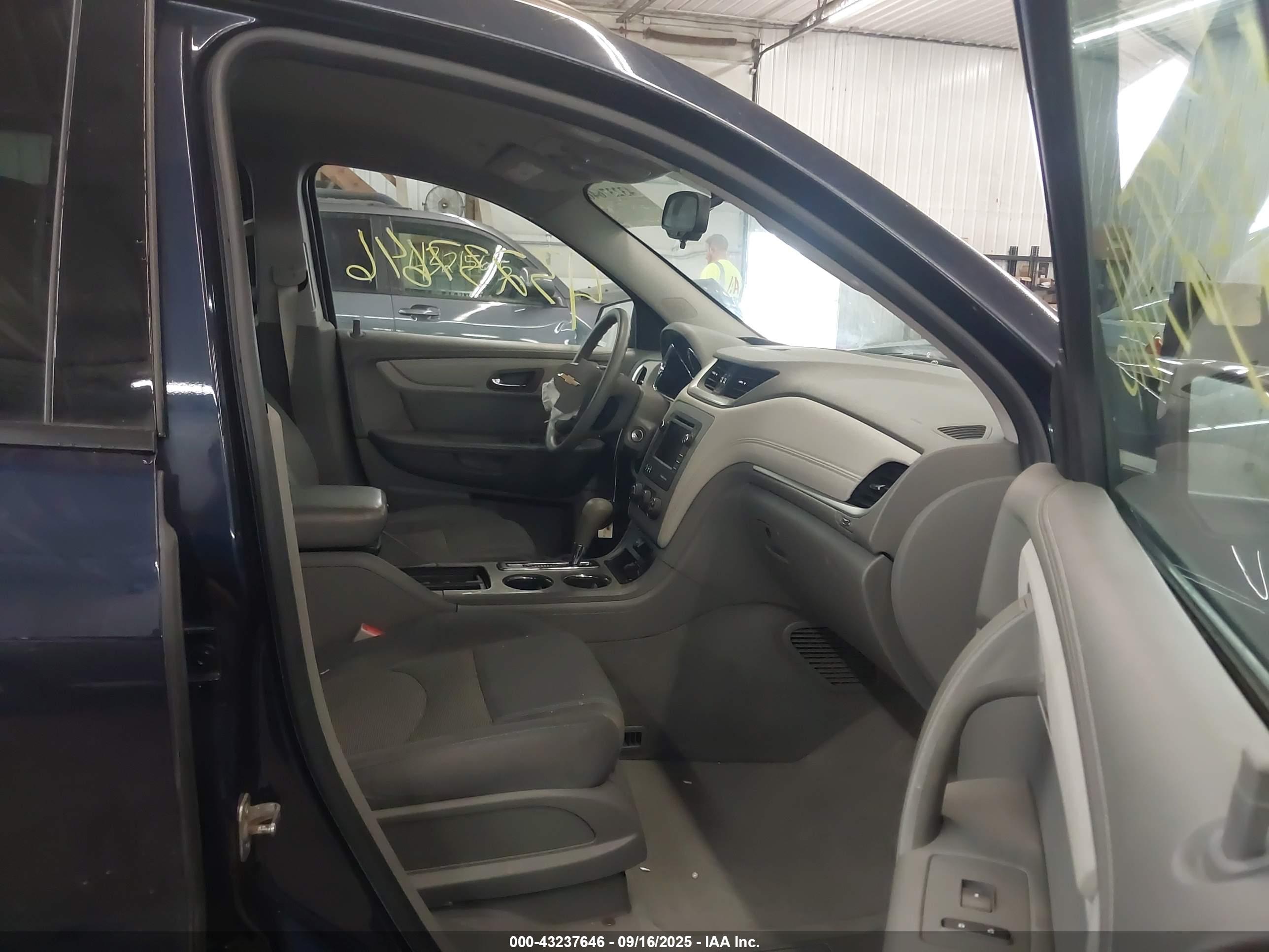 CHEVROLET TRAVERSE image 5