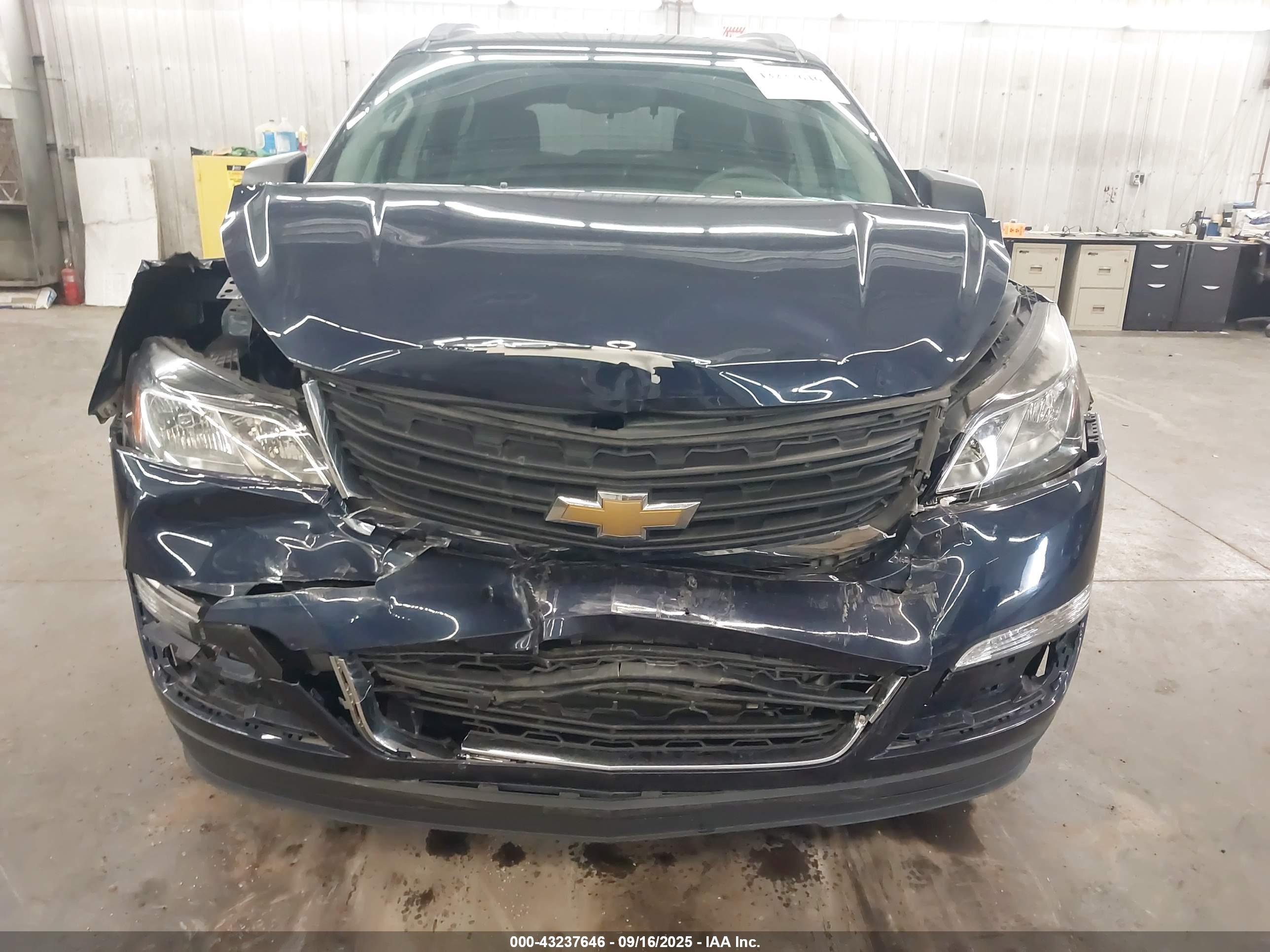 CHEVROLET TRAVERSE image 6