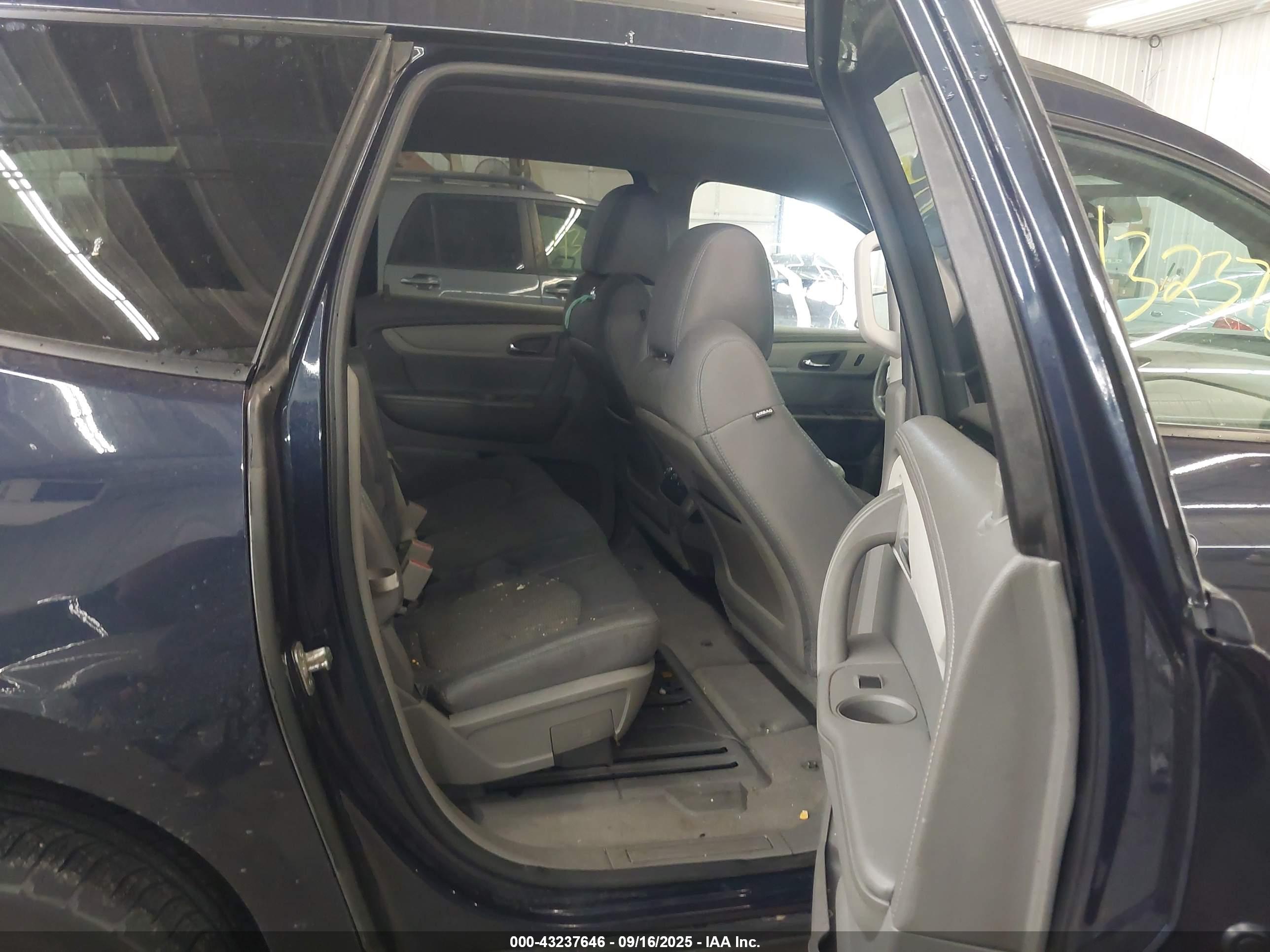 CHEVROLET TRAVERSE image 8