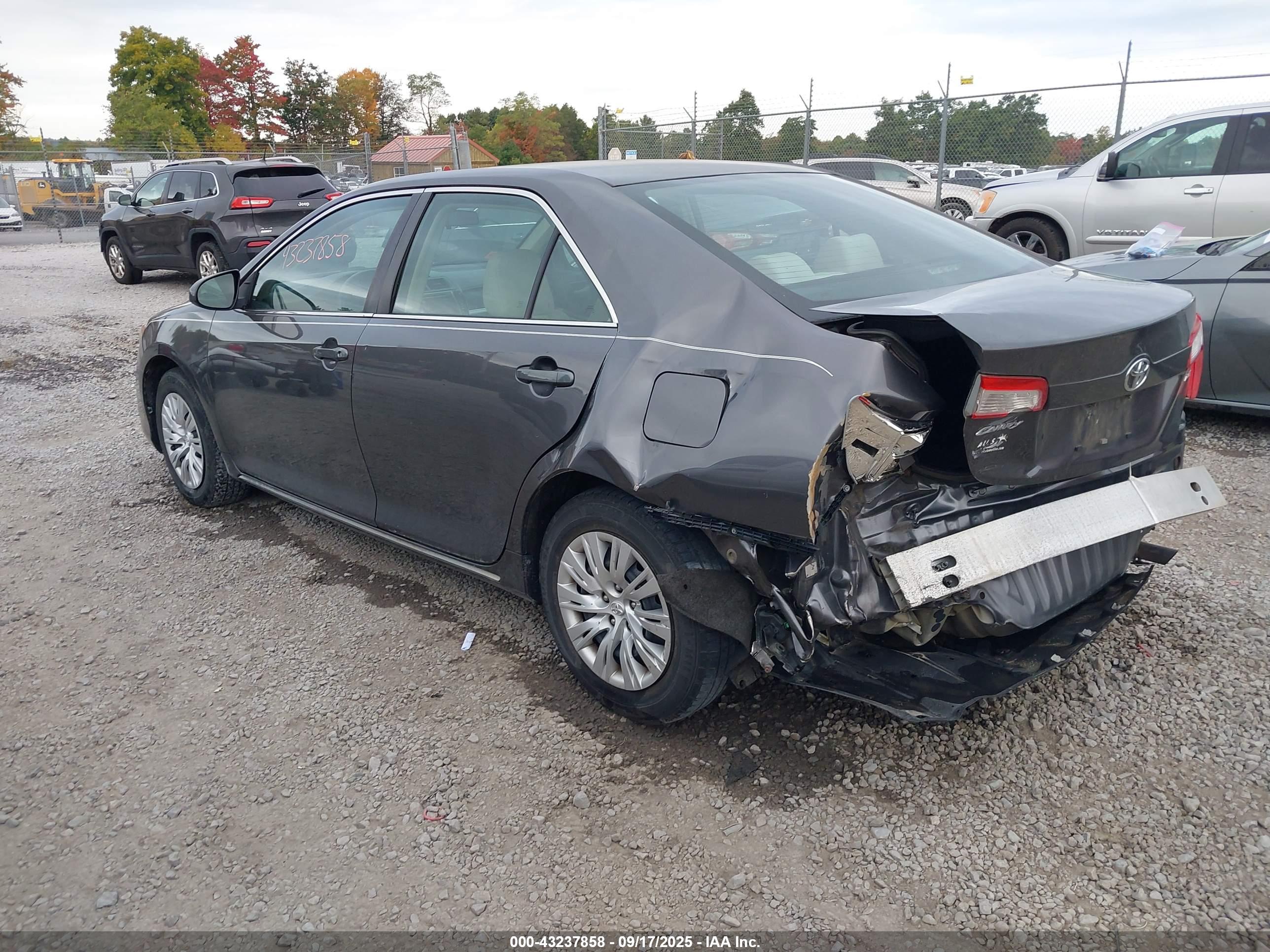 TOYOTA CAMRY image 3