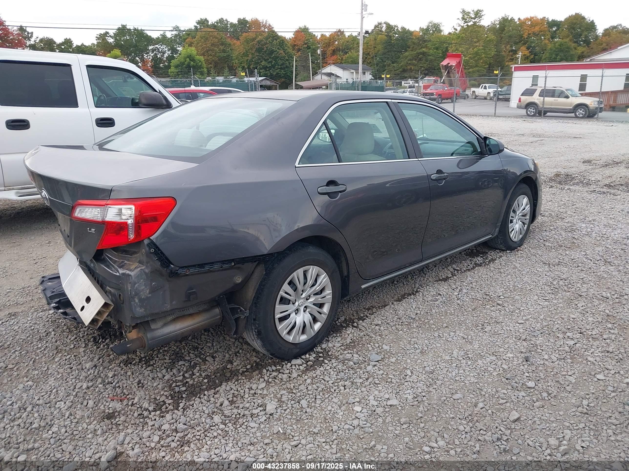 TOYOTA CAMRY image 4