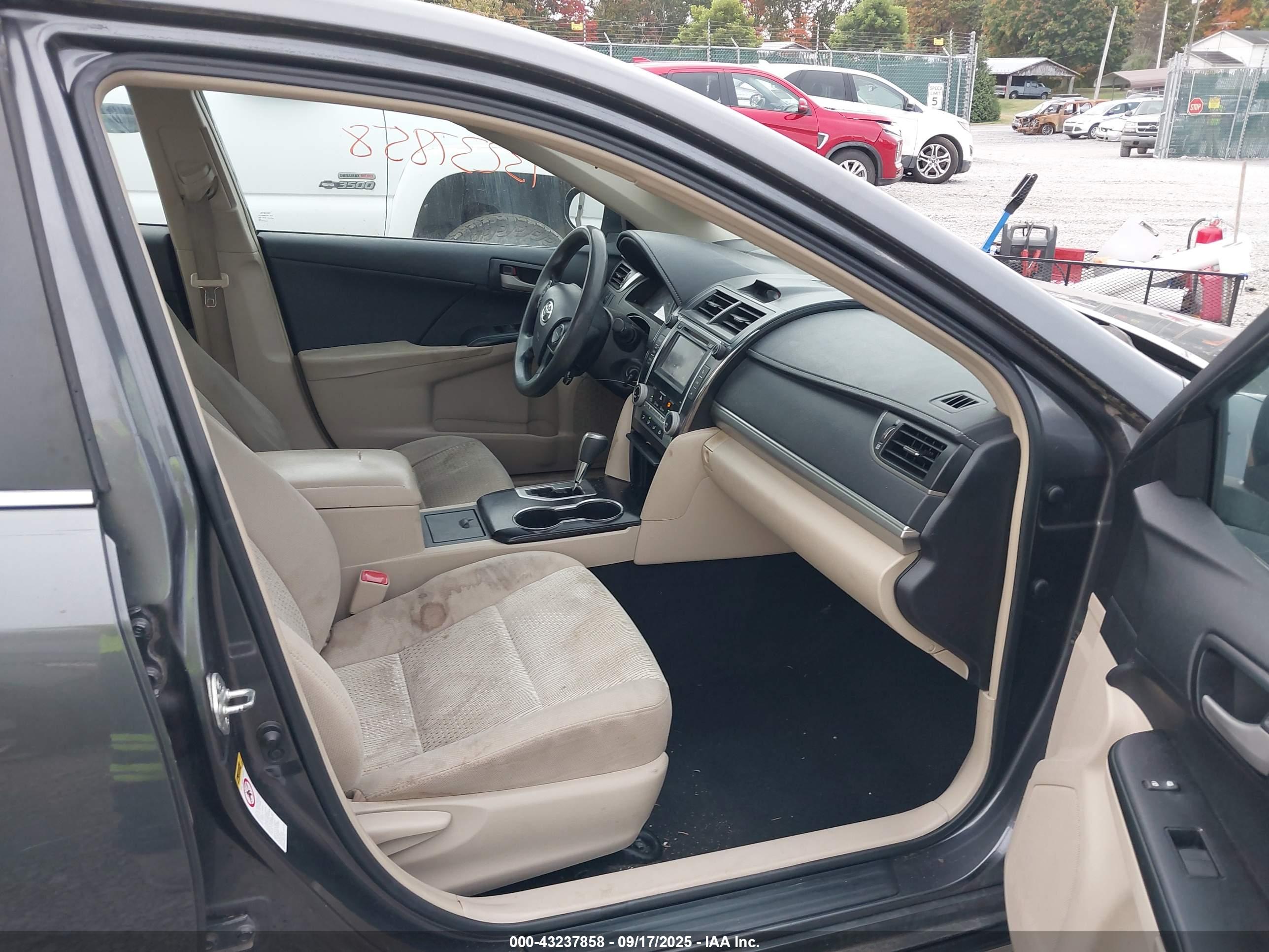 TOYOTA CAMRY image 5