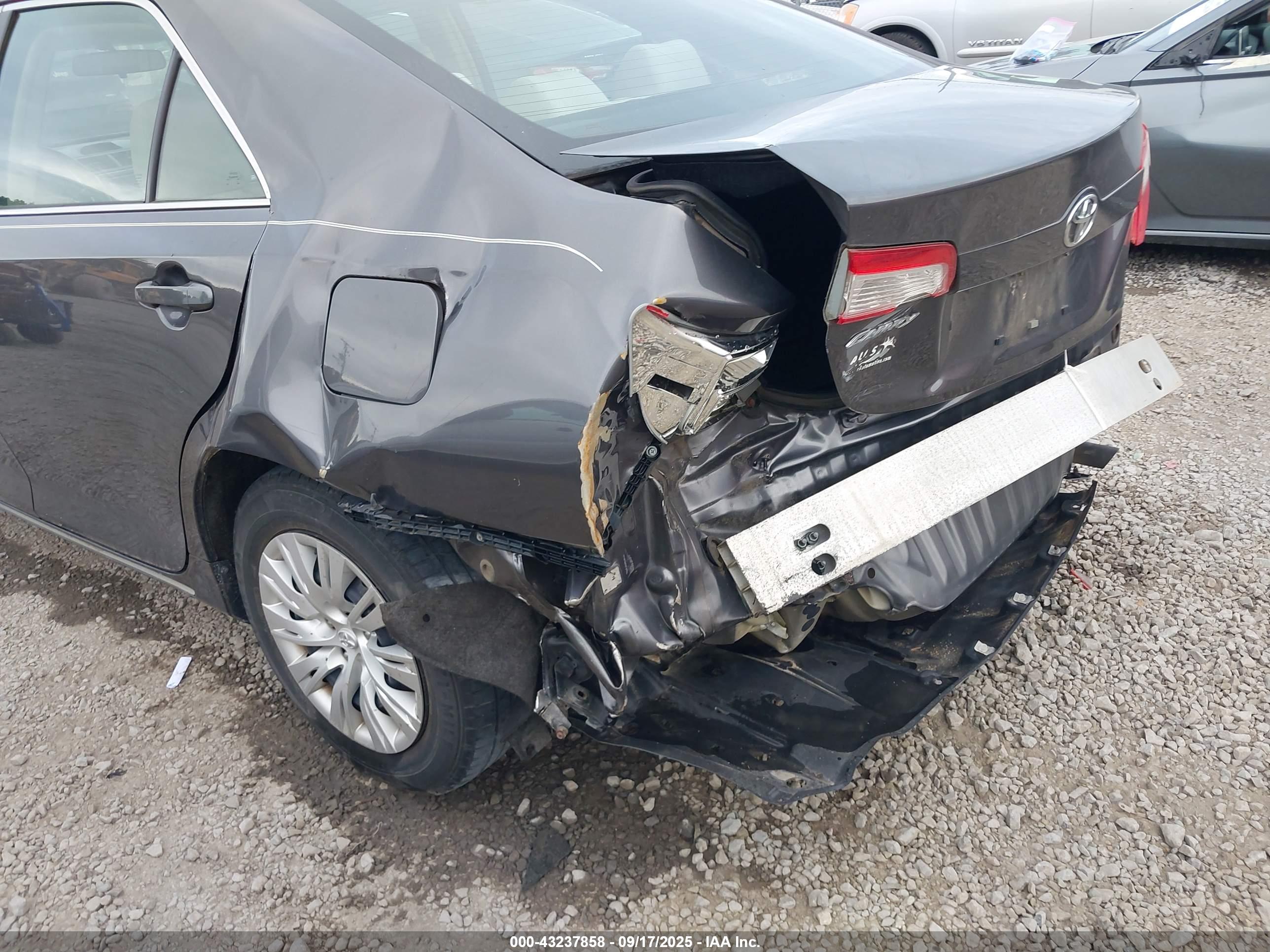 TOYOTA CAMRY image 6