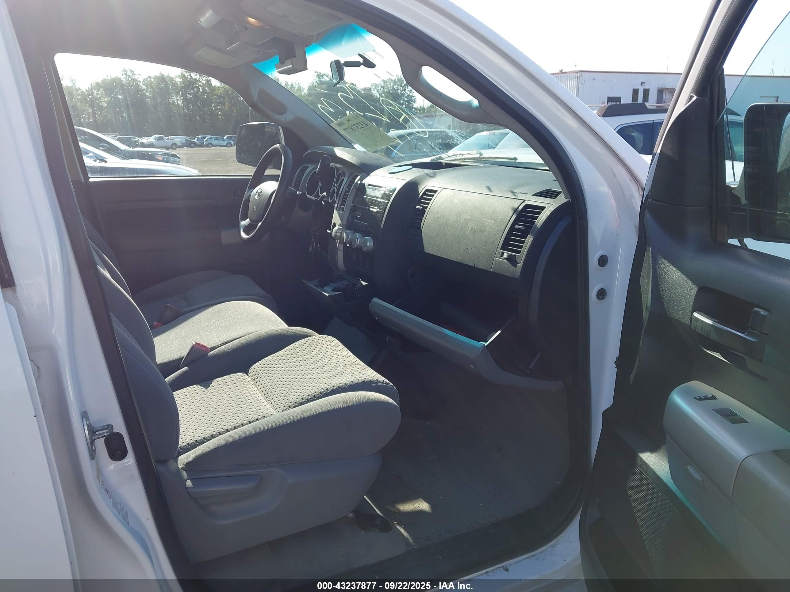 TOYOTA TUNDRA image 5