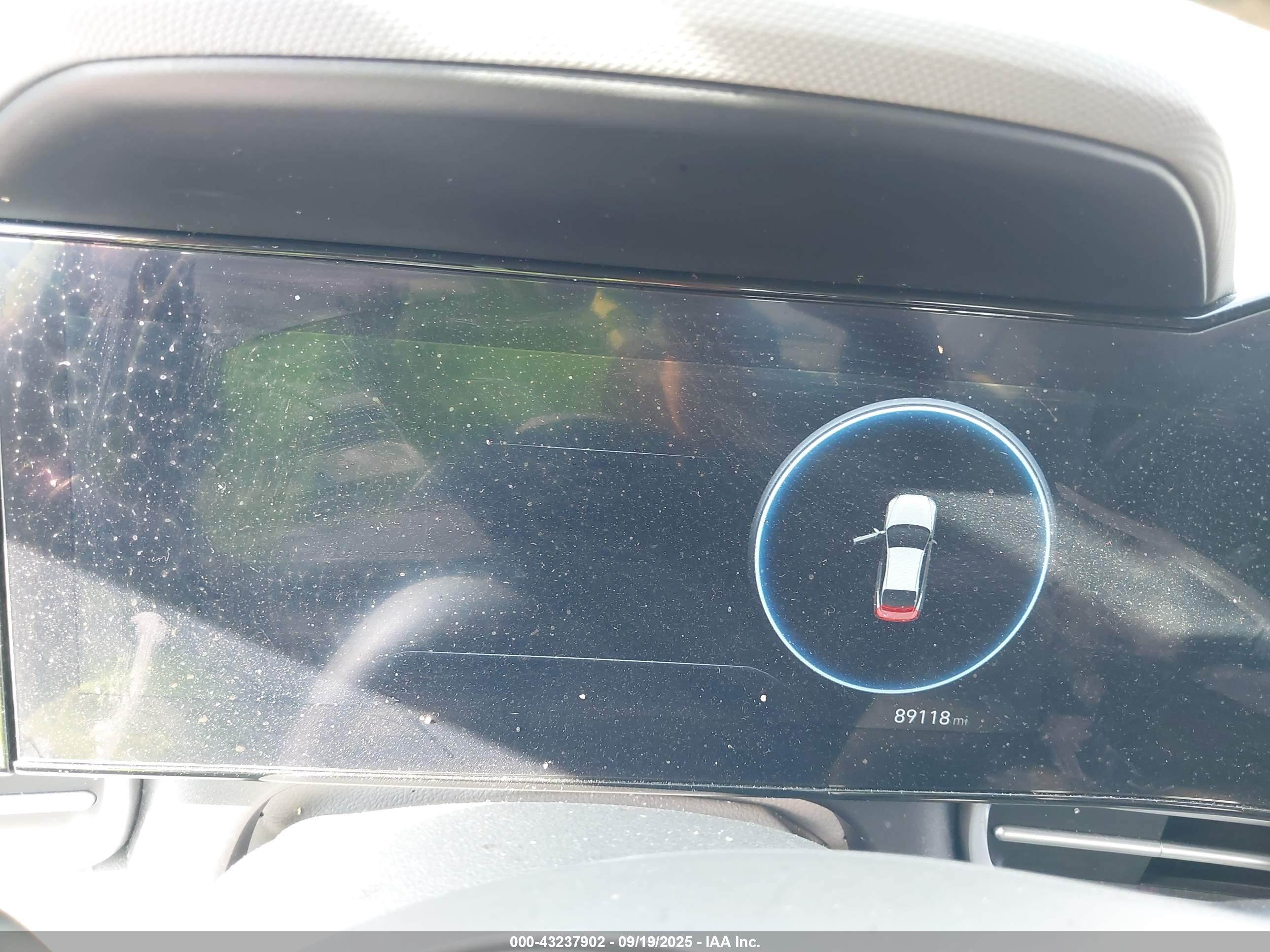 HYUNDAI ELANTRA image 7