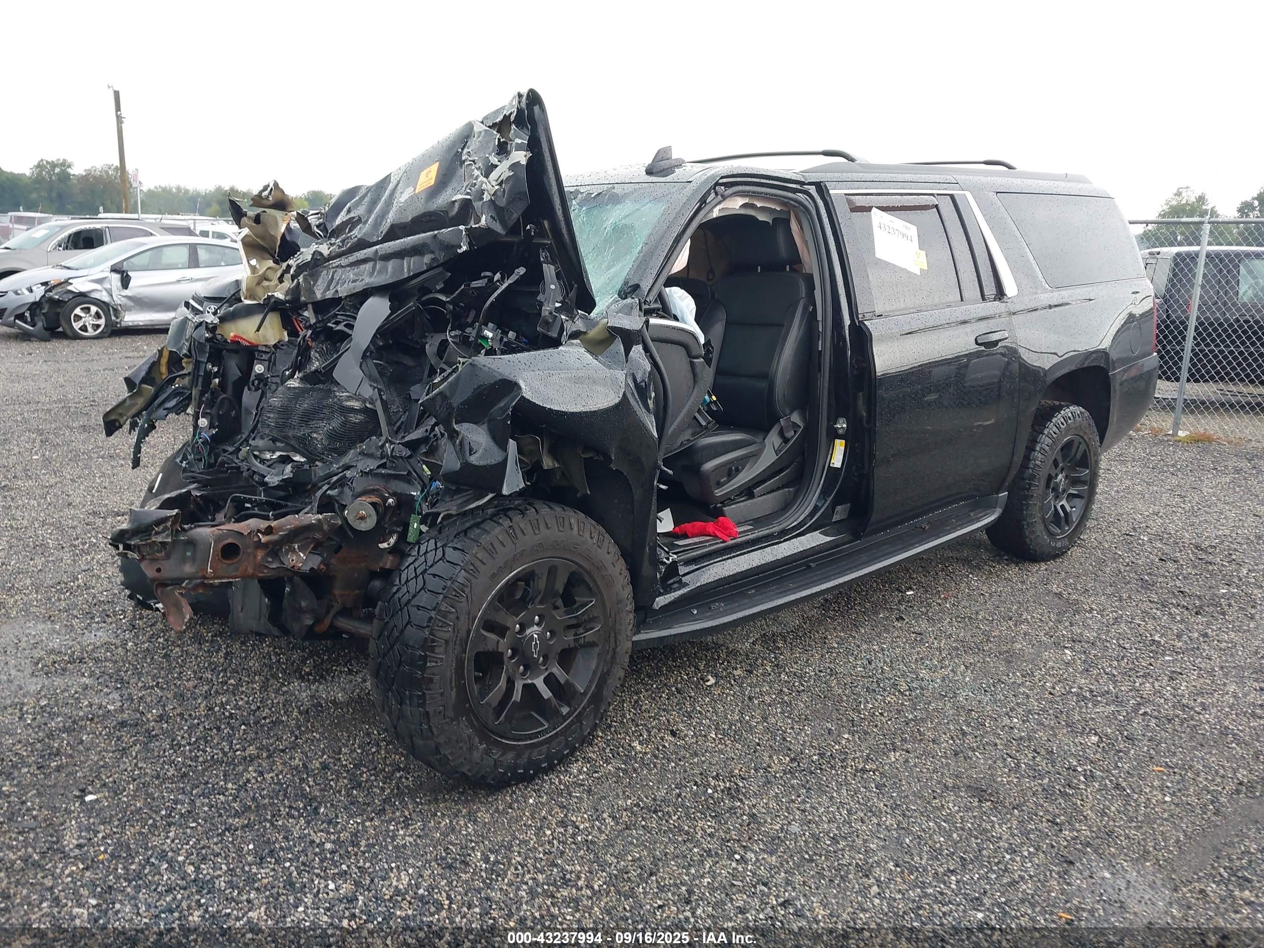 CHEVROLET SUBURBAN image 2
