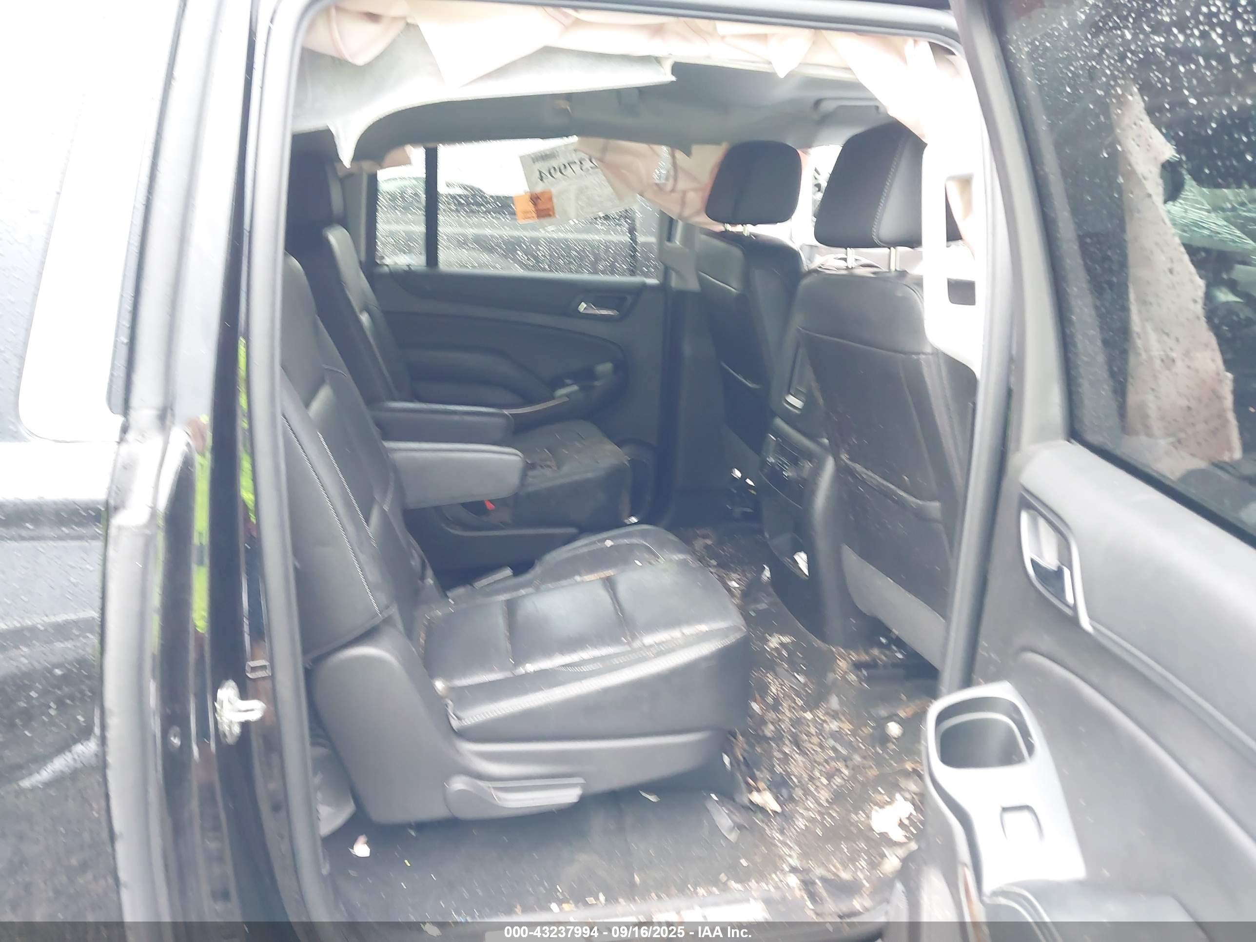 CHEVROLET SUBURBAN image 8