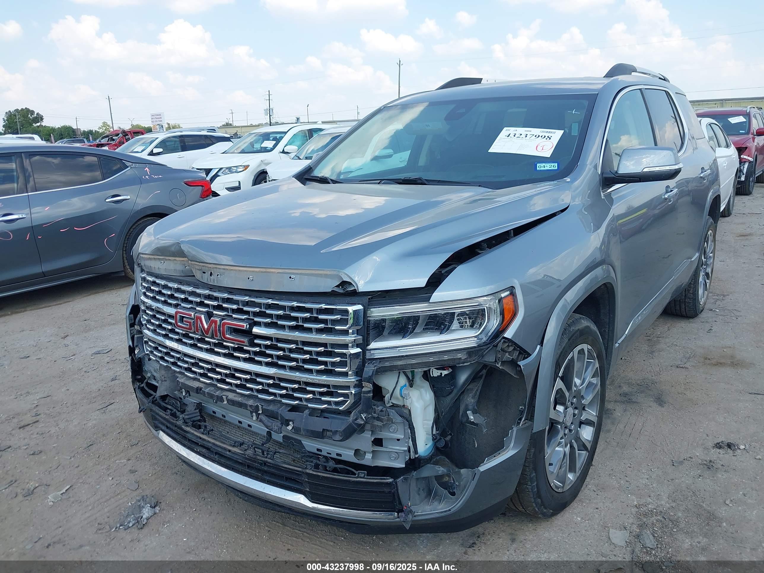 GMC ACADIA image 2