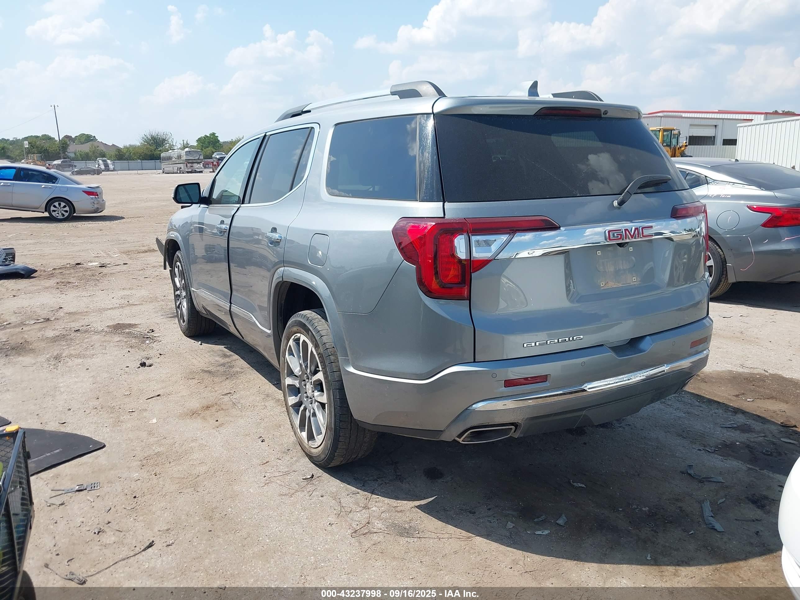 GMC ACADIA image 3