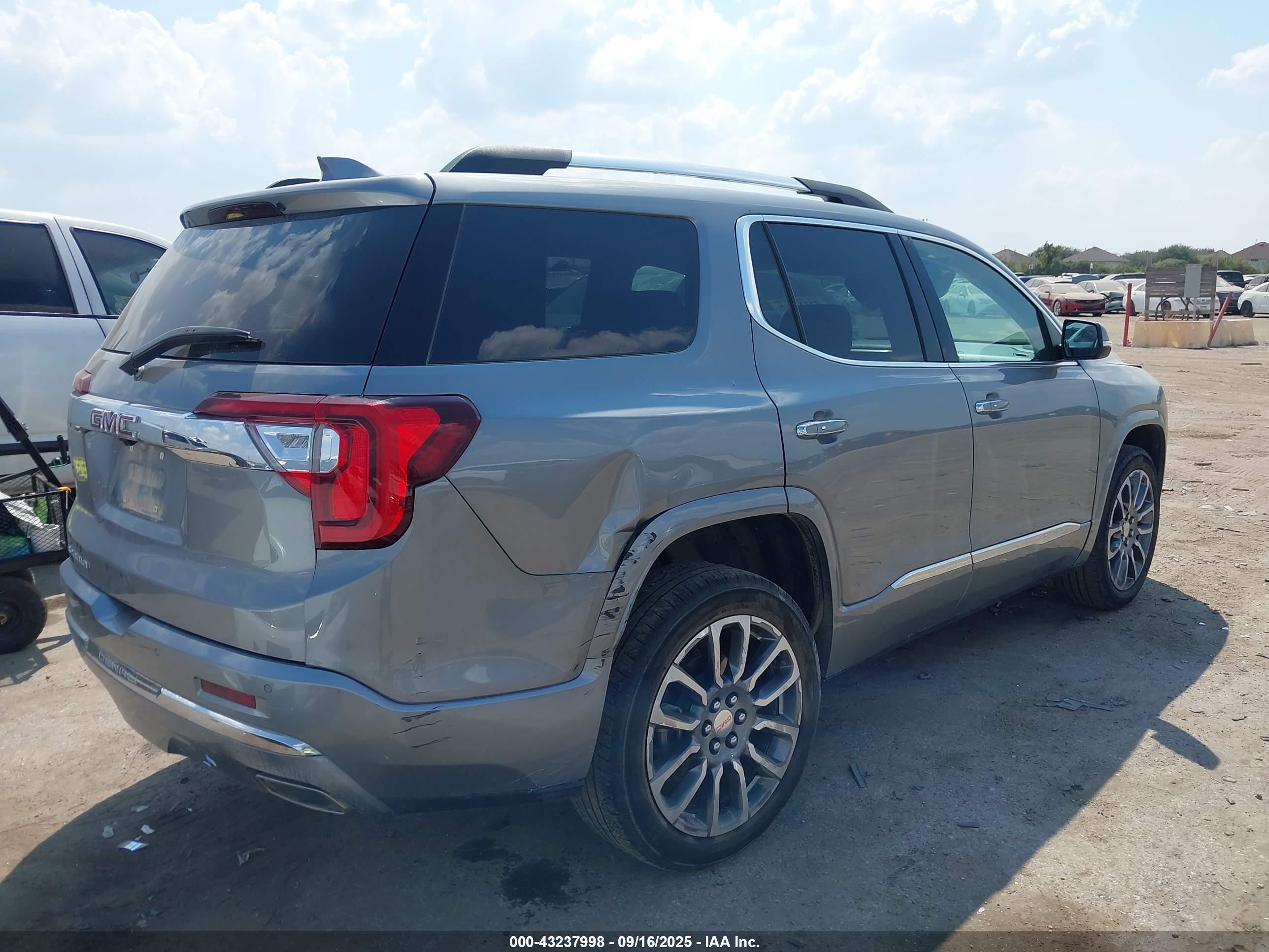 GMC ACADIA image 4