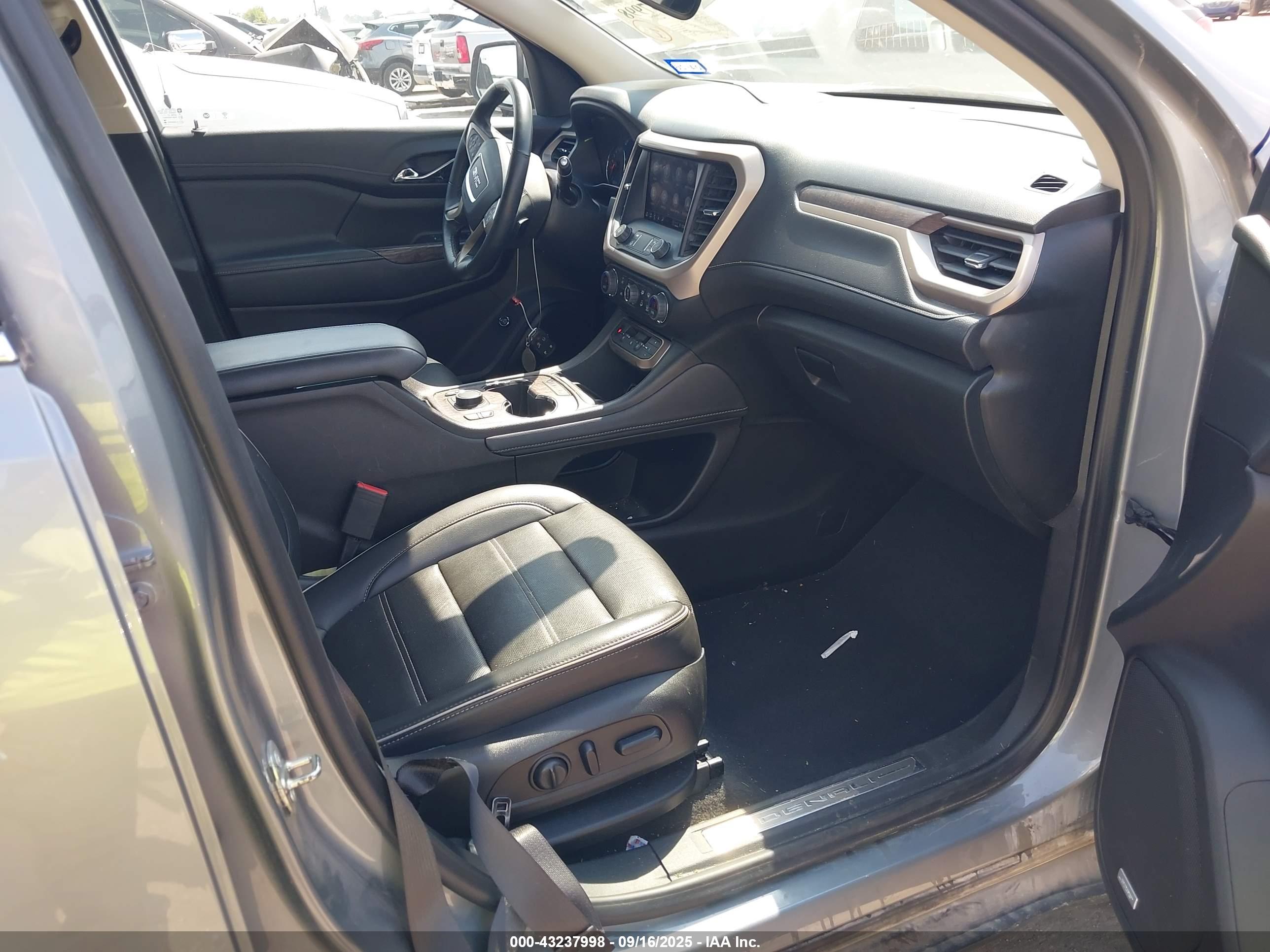 GMC ACADIA image 5