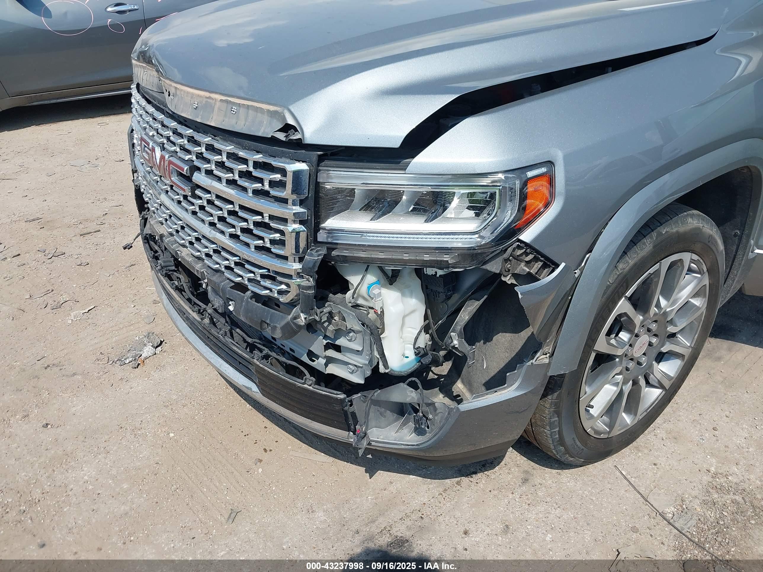 GMC ACADIA image 6