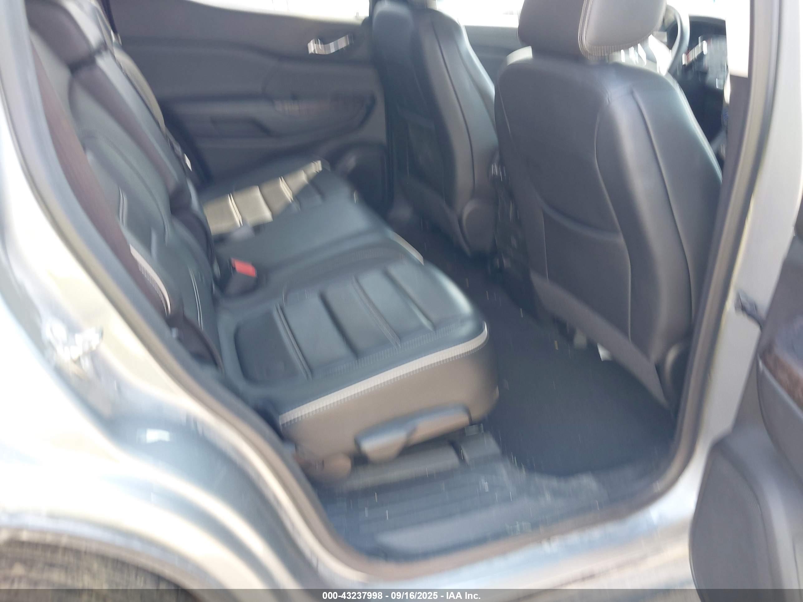 GMC ACADIA image 8