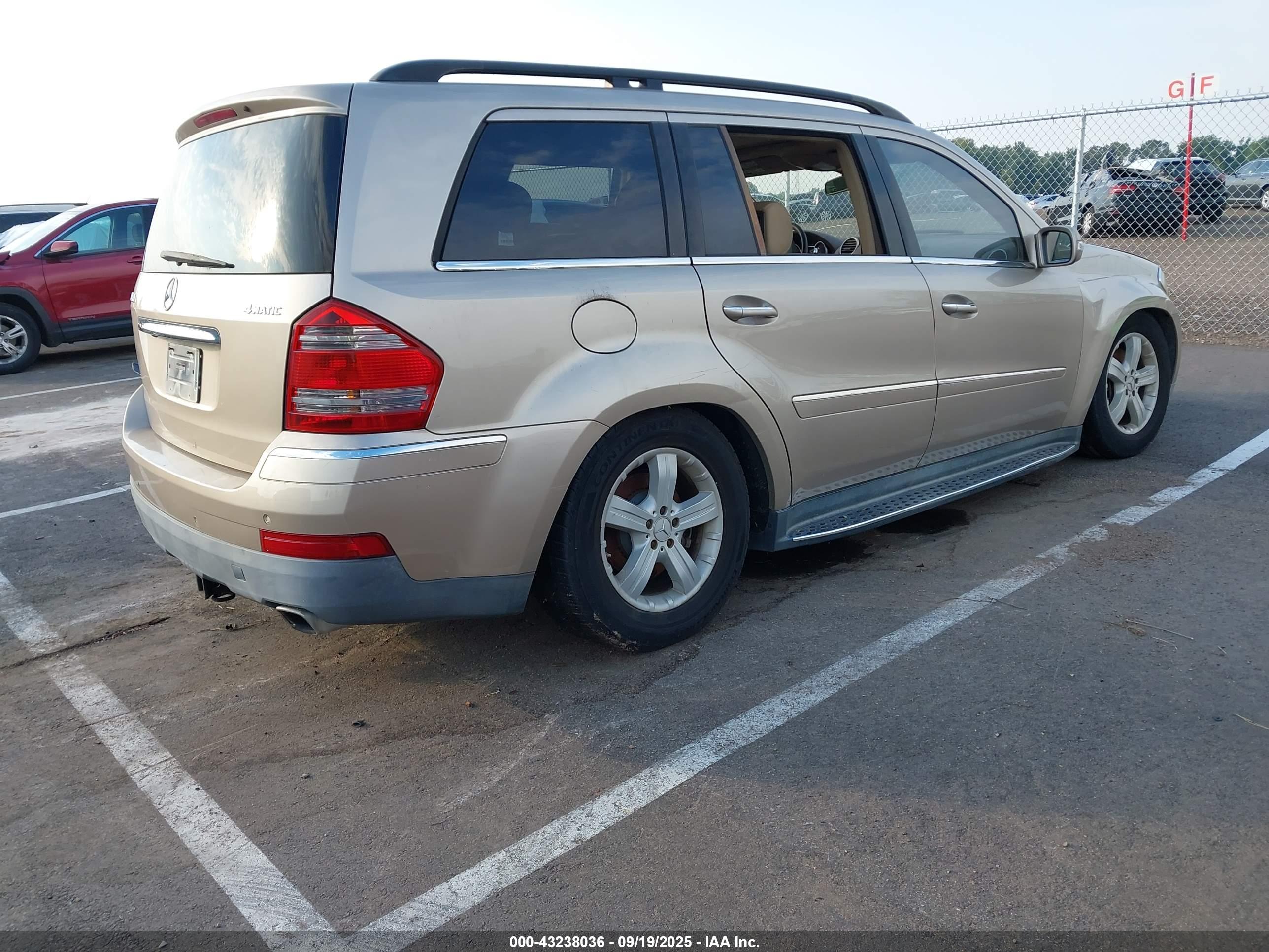 MERCEDES-BENZ GL image 4