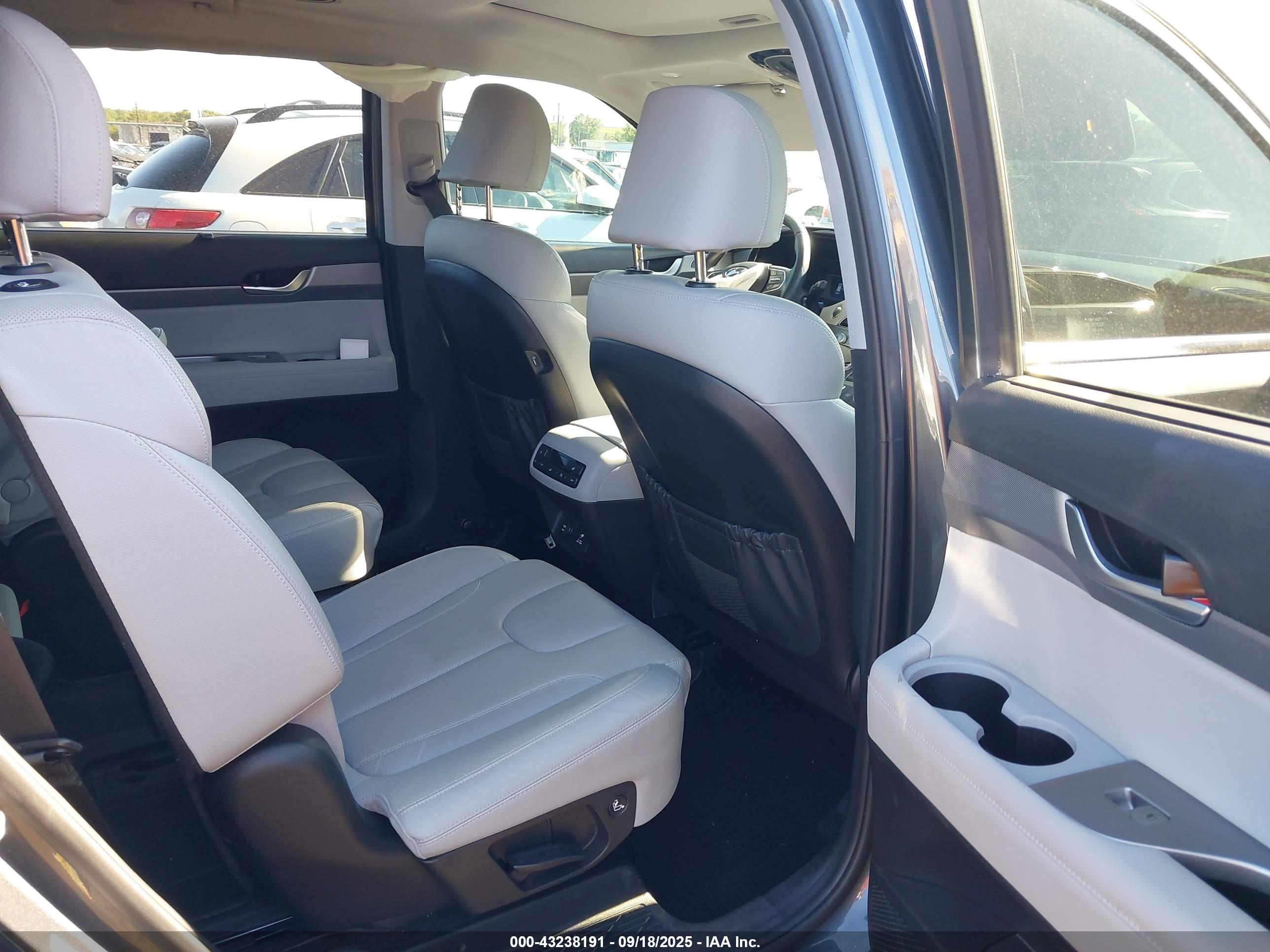 HYUNDAI PALISADE image 8