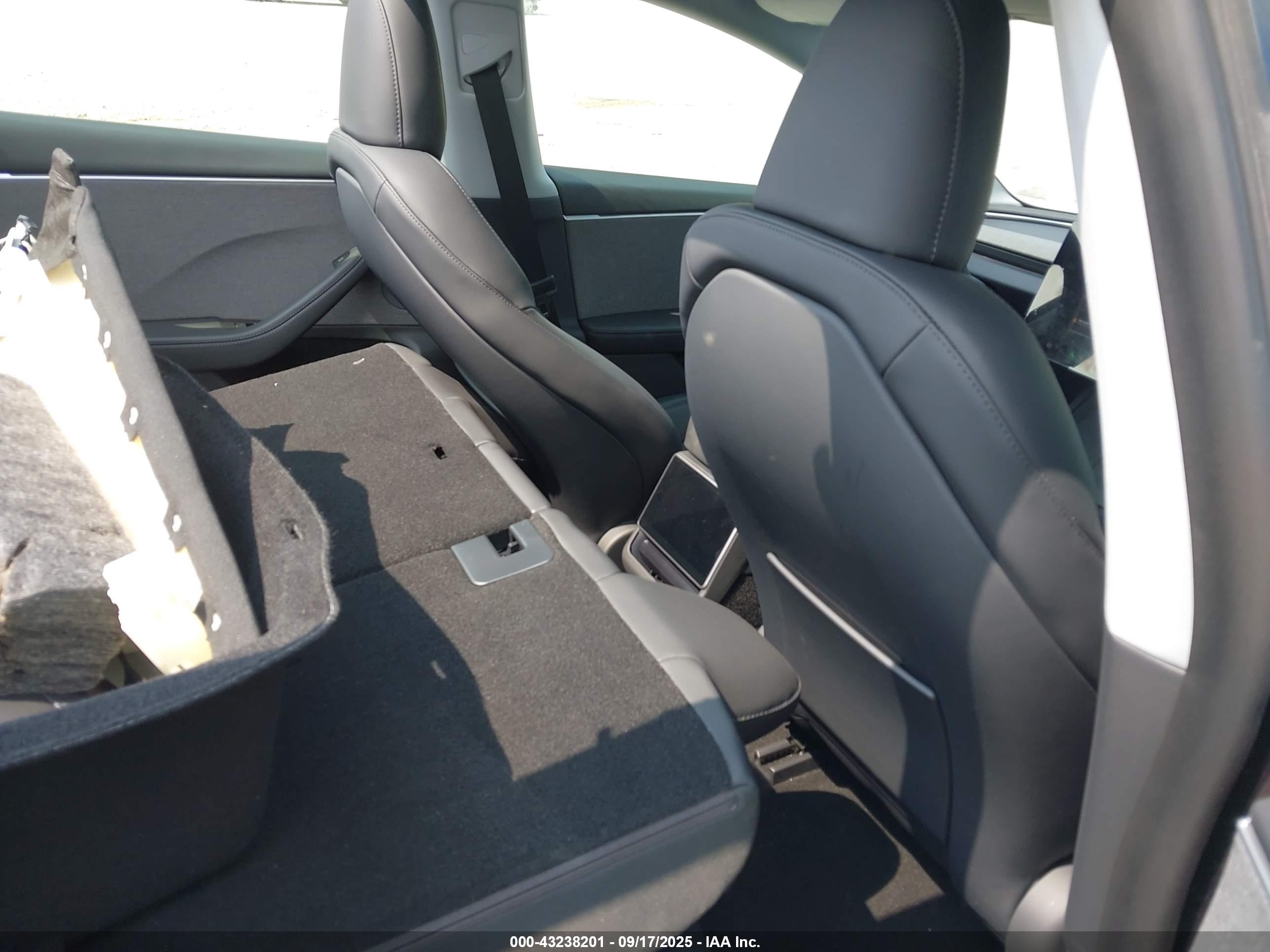 TESLA MODEL image 8
