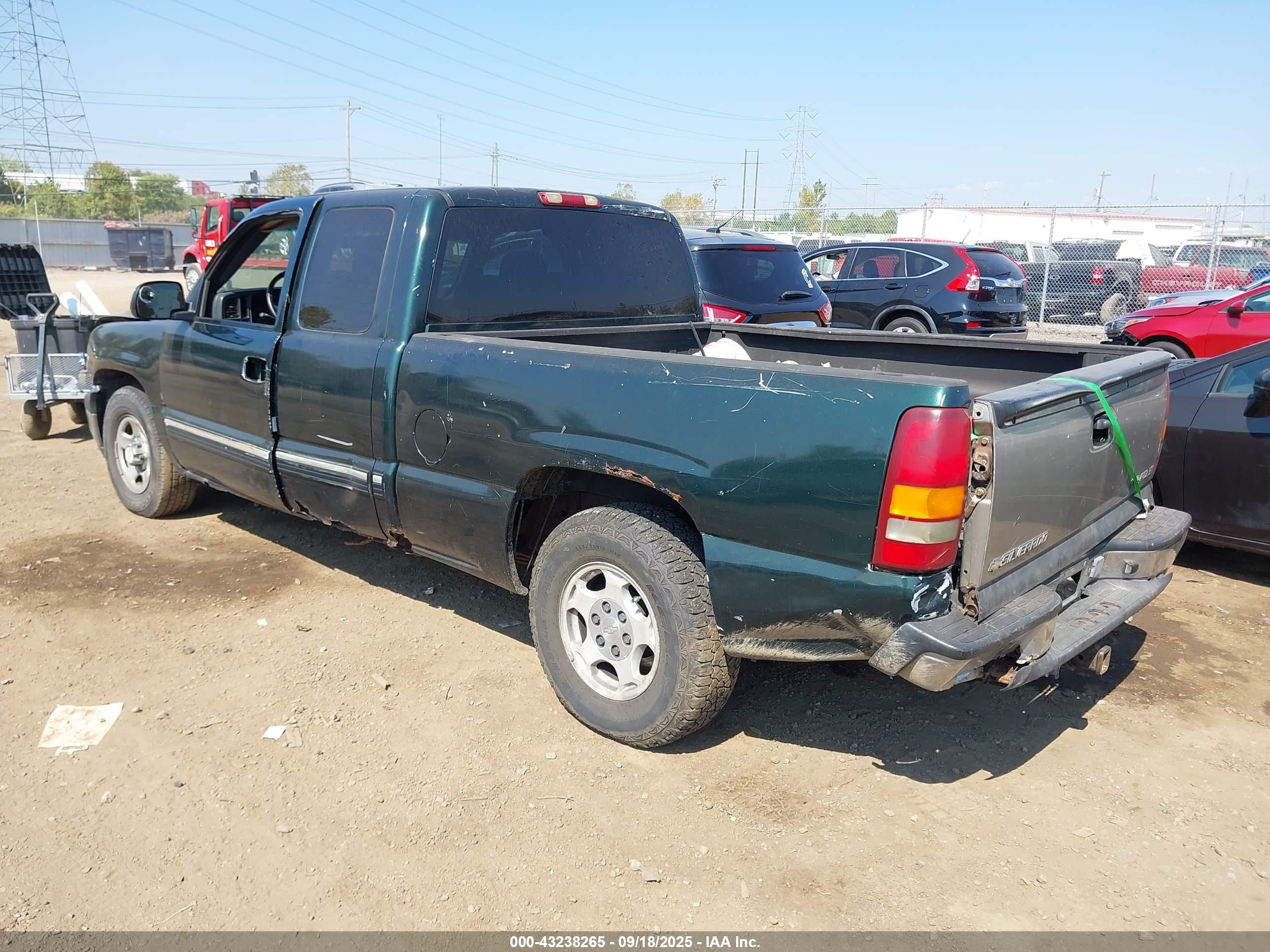 CHEVROLET SILVERADO image 3