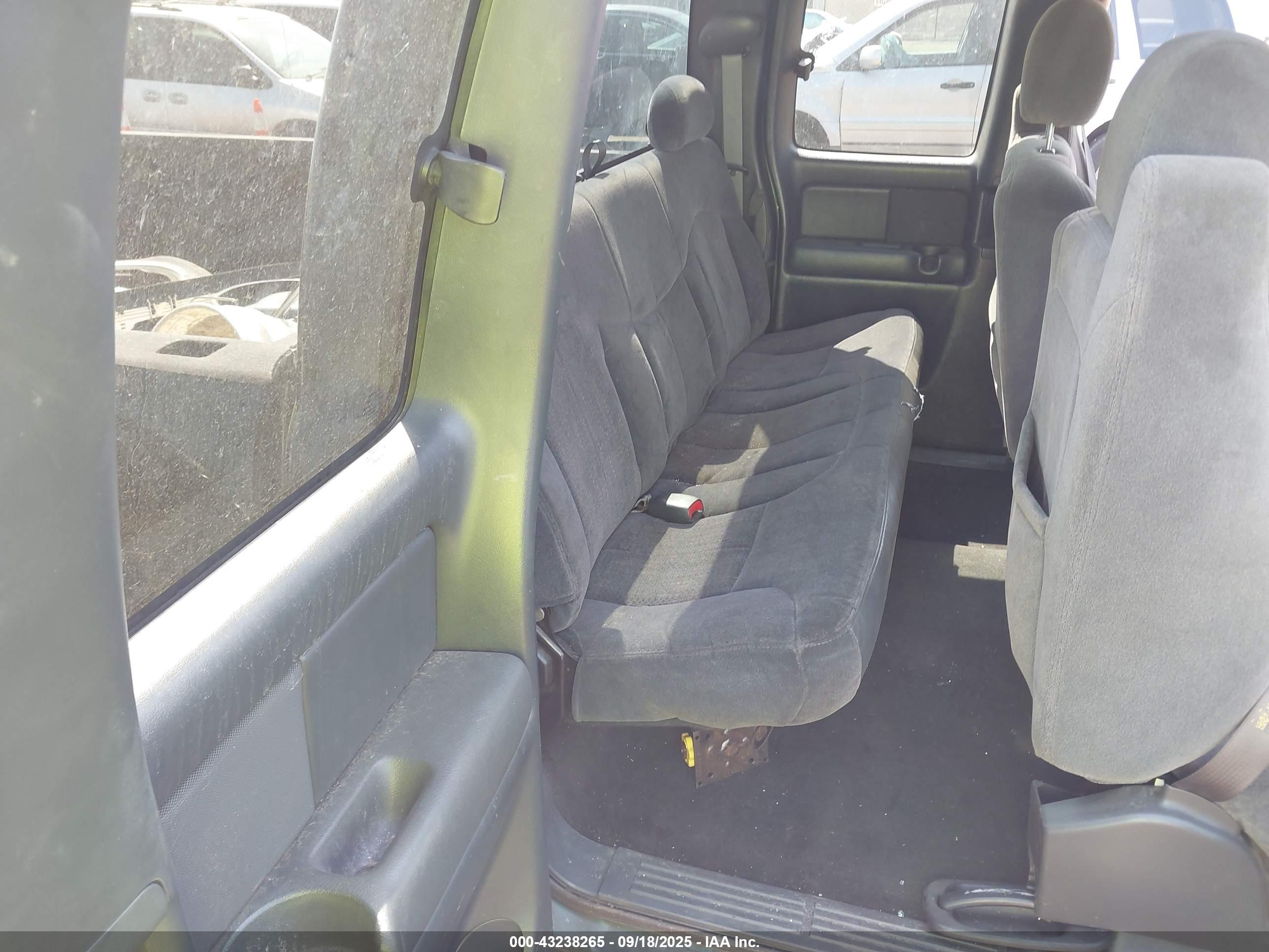 CHEVROLET SILVERADO image 8