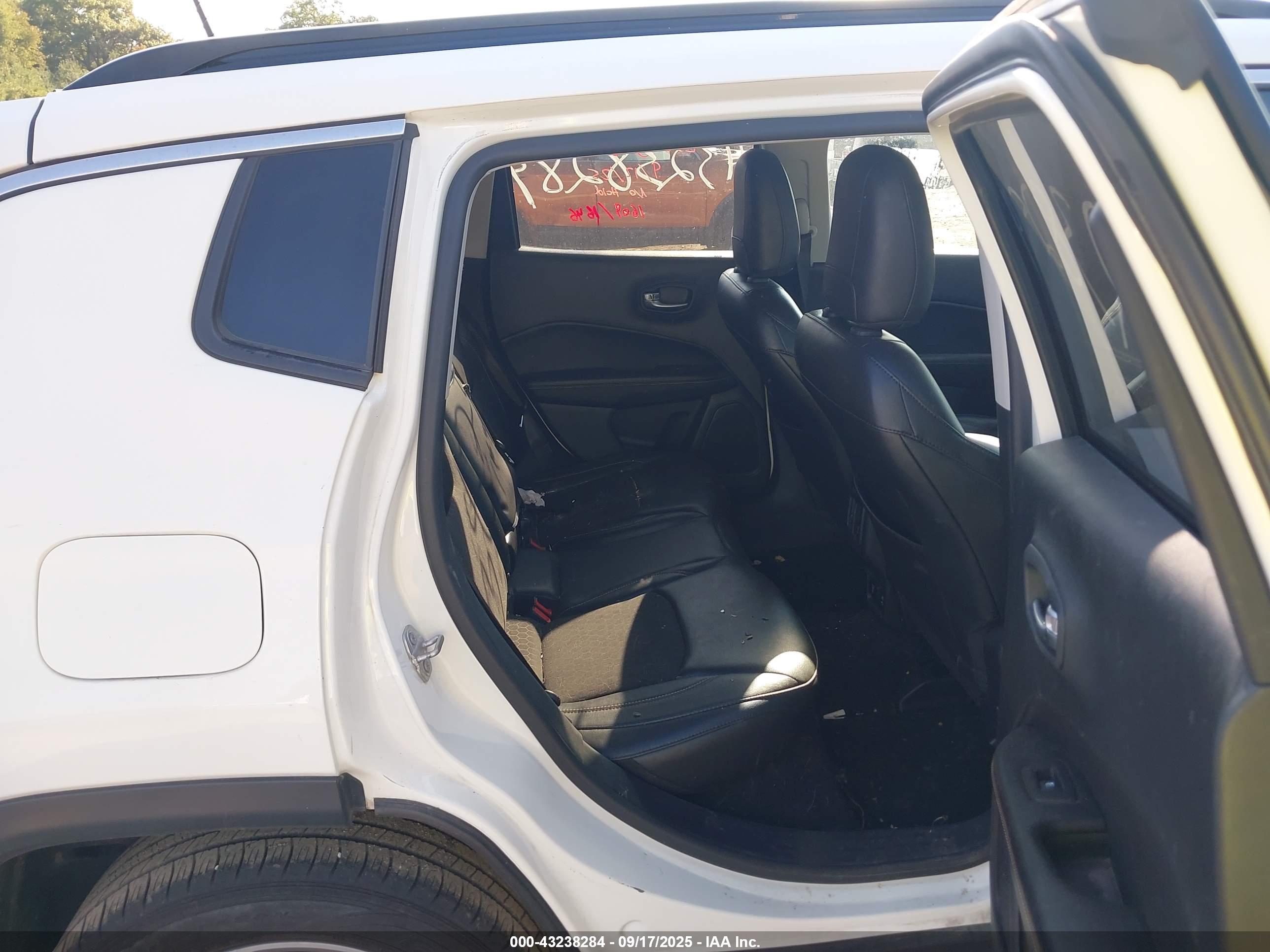 JEEP COMPASS image 8