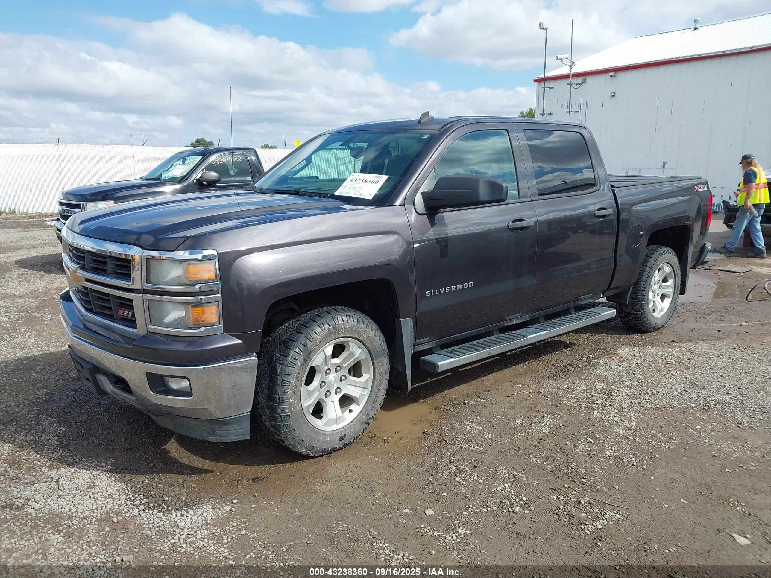 CHEVROLET SILVERADO image 2