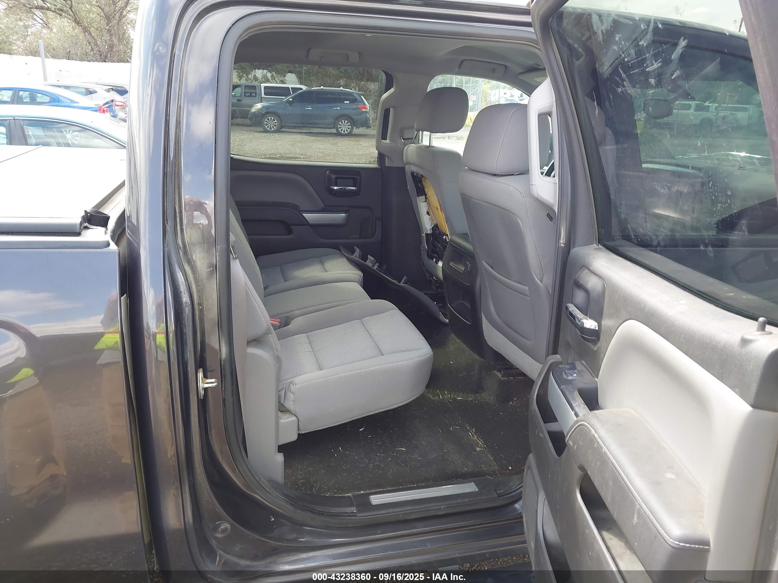 CHEVROLET SILVERADO image 8