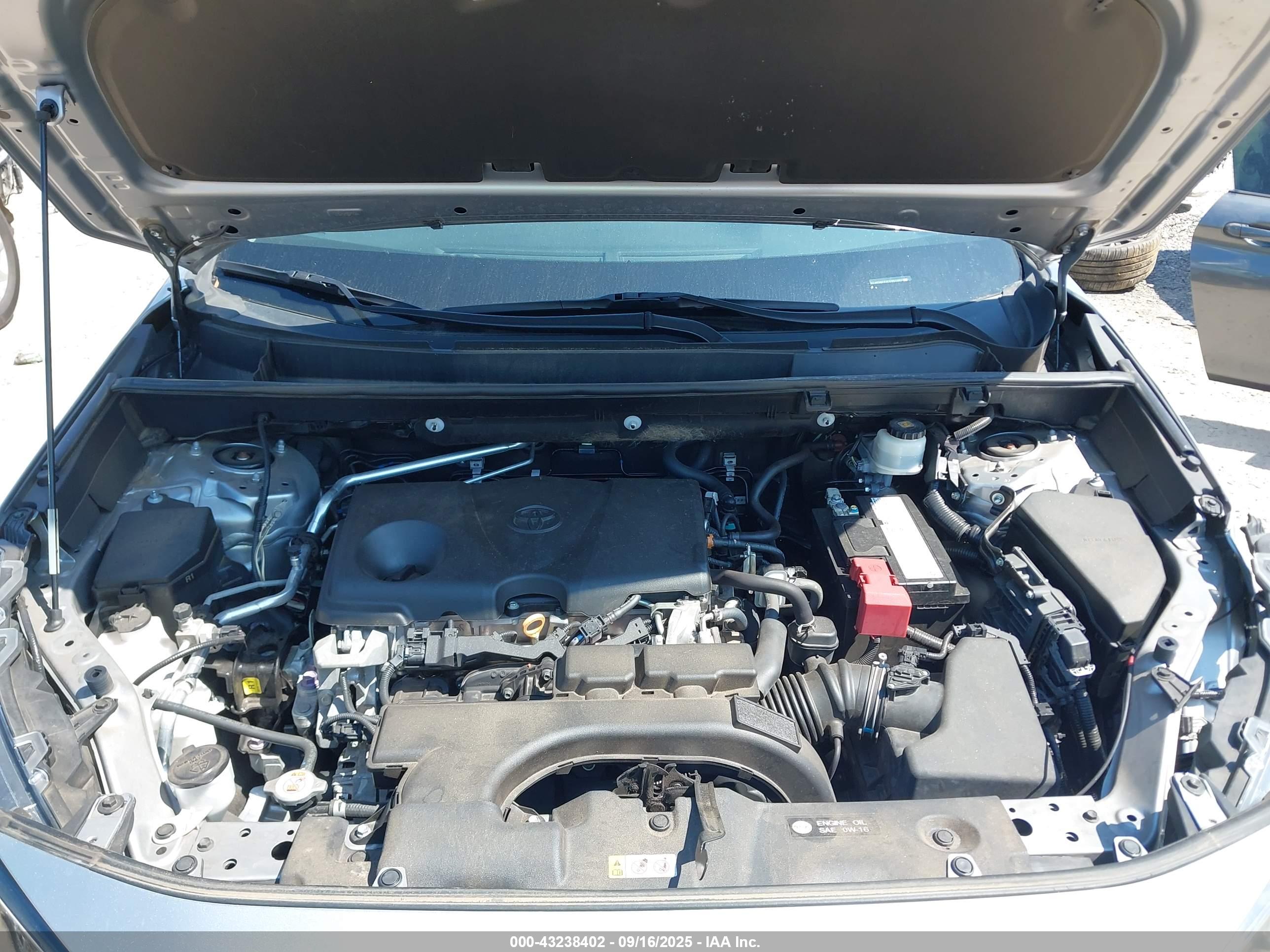 TOYOTA RAV4 image 10