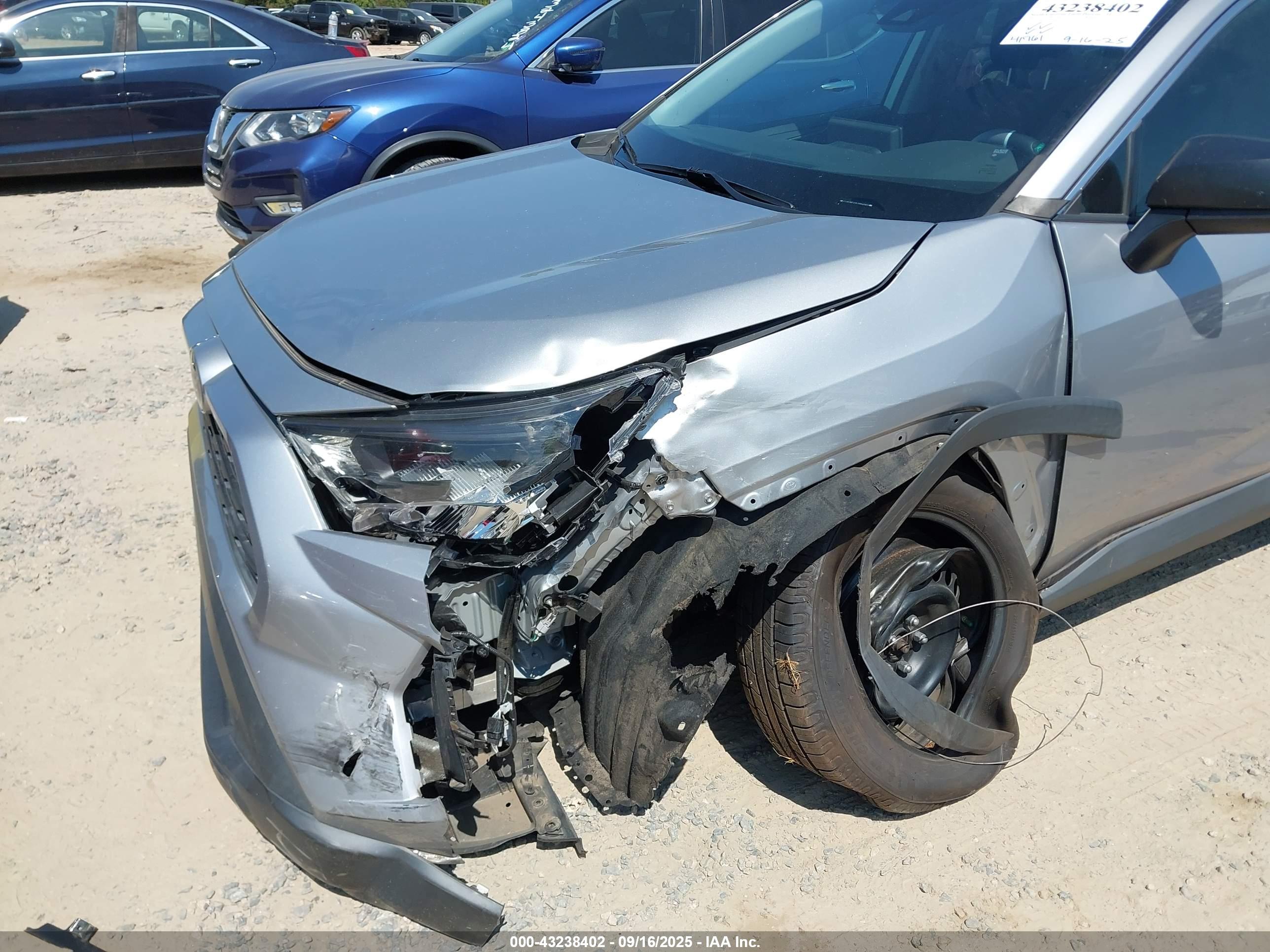 TOYOTA RAV4 image 6