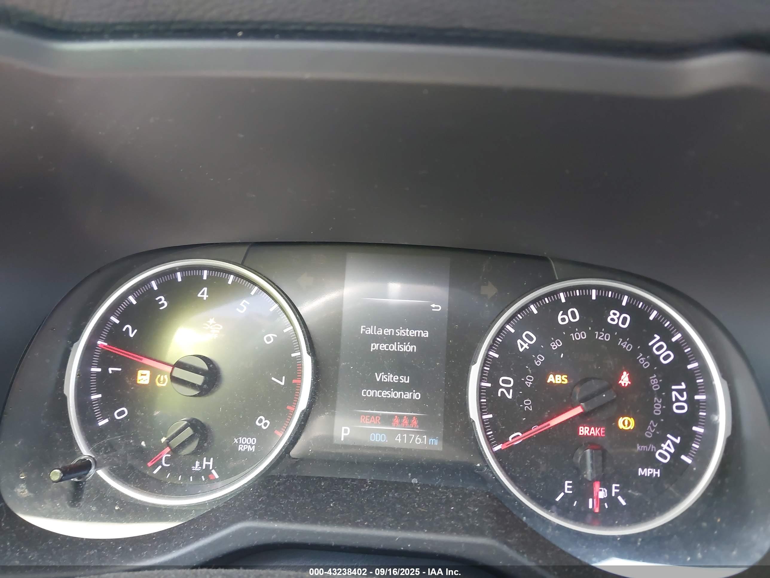 TOYOTA RAV4 image 7