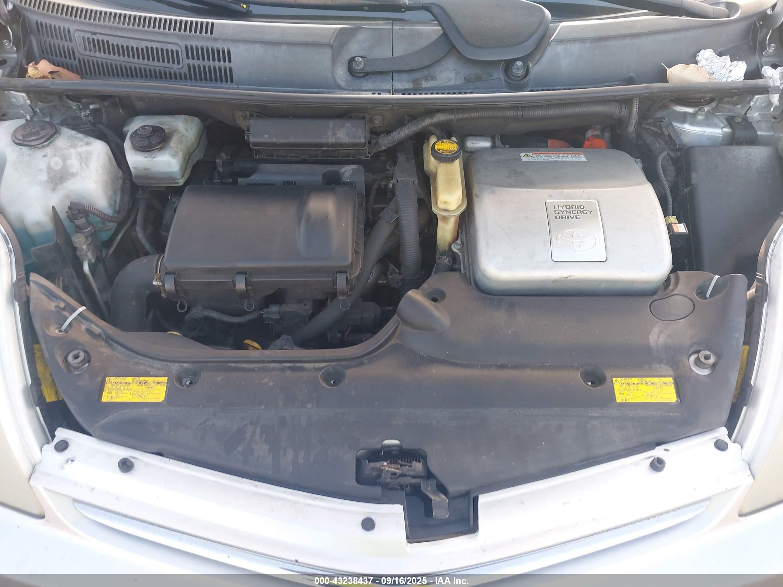 TOYOTA PRIUS image 10