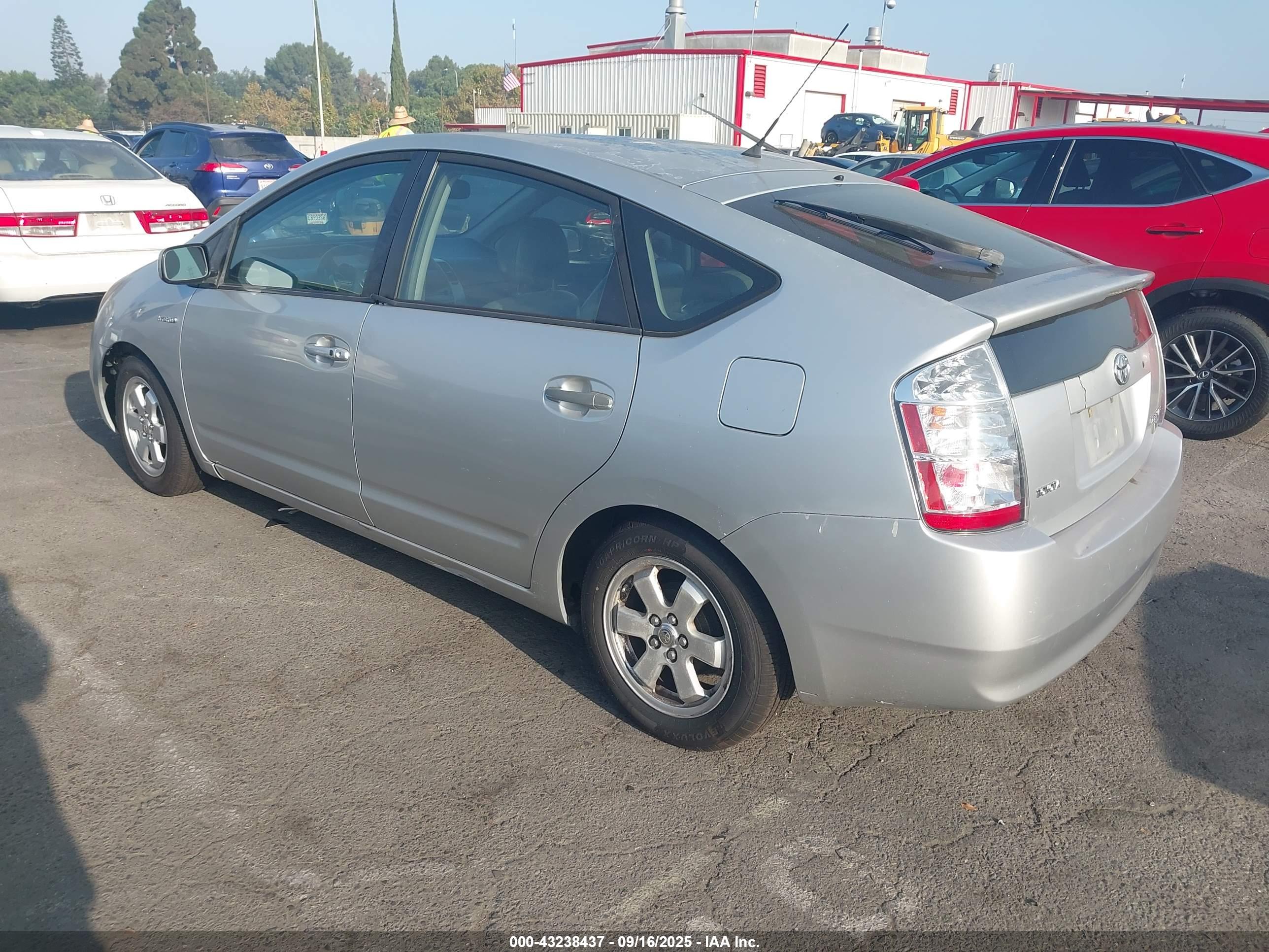 TOYOTA PRIUS image 3