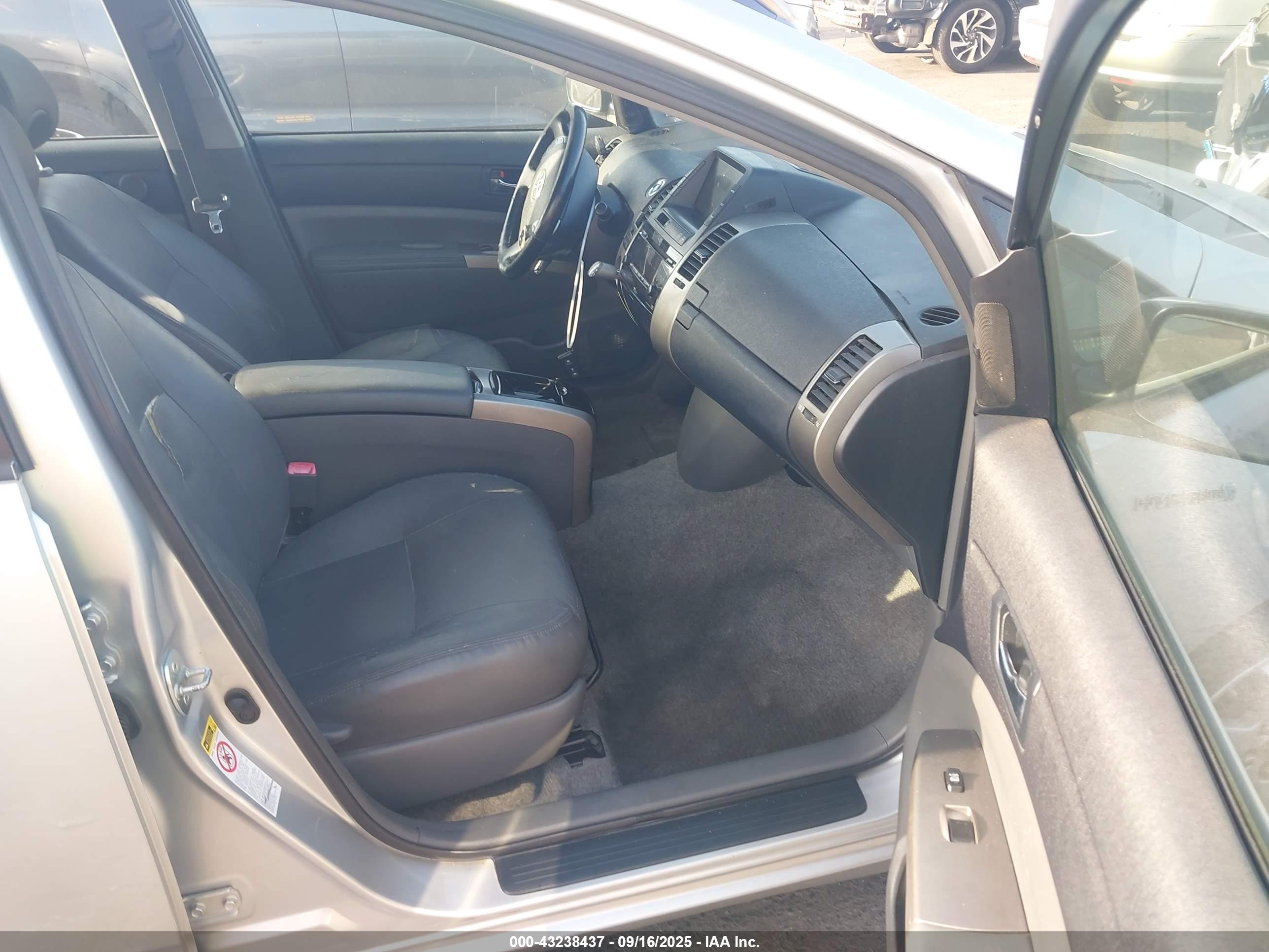 TOYOTA PRIUS image 5